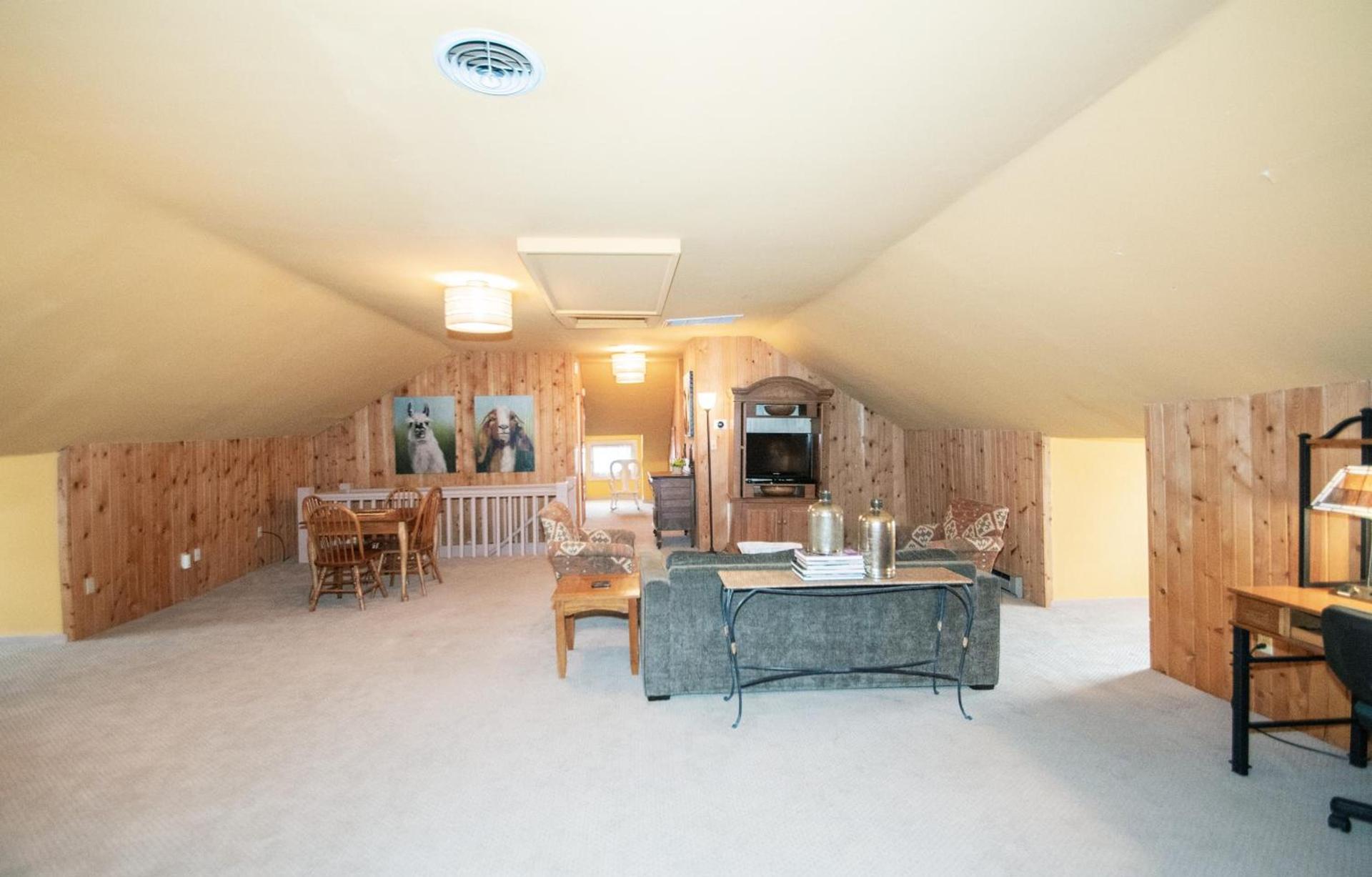 Looking Glass Inn photo 81