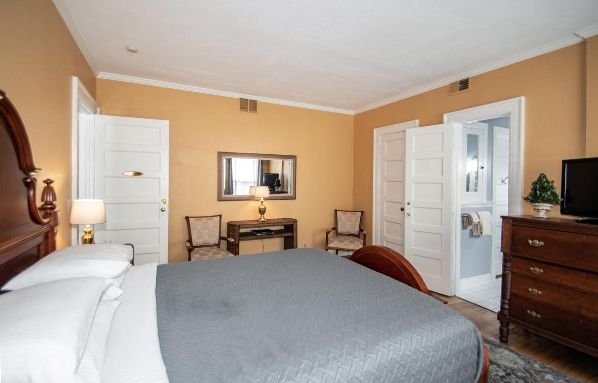 Looking Glass Inn photo 65