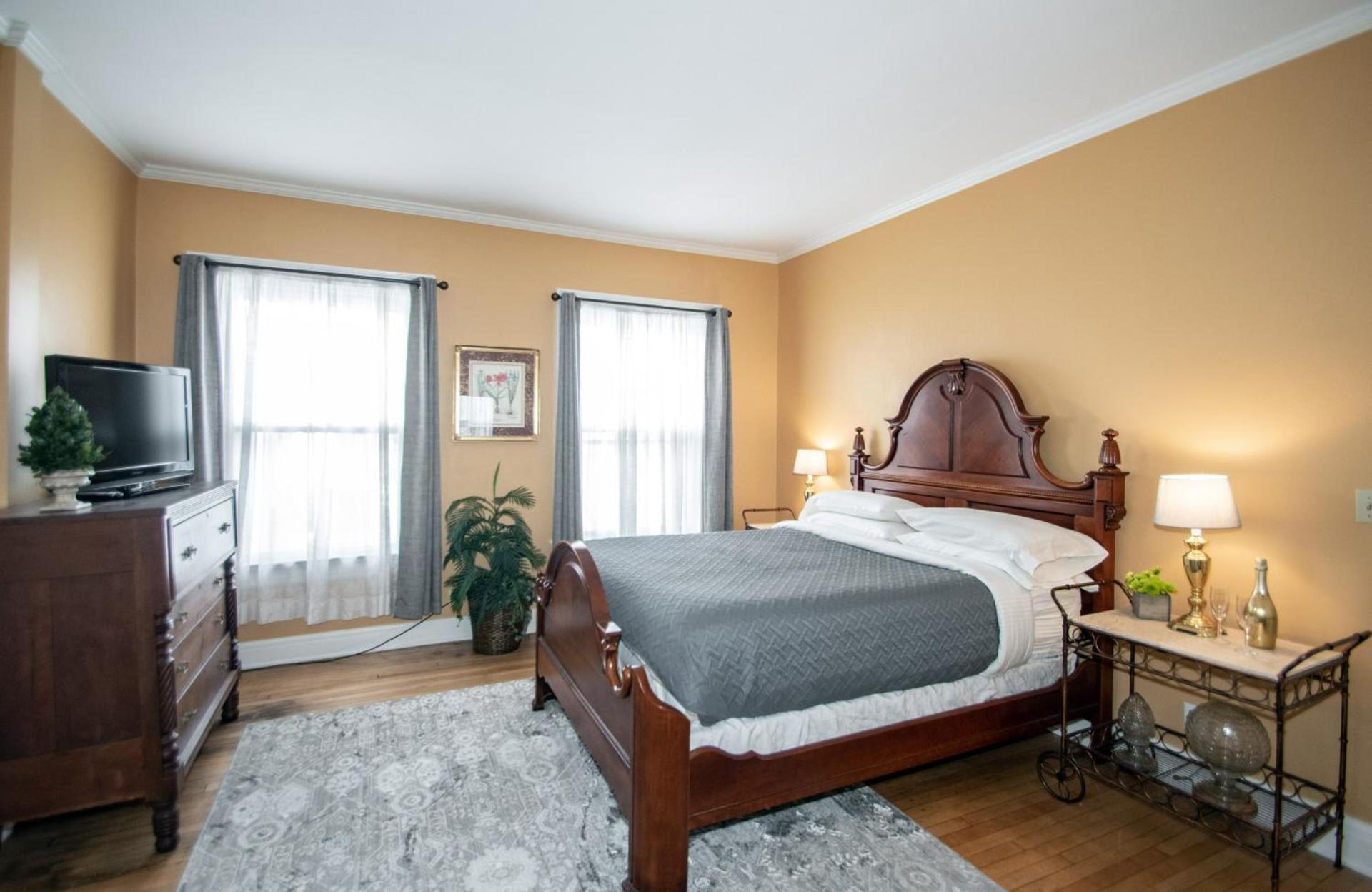 Looking Glass Inn photo 64