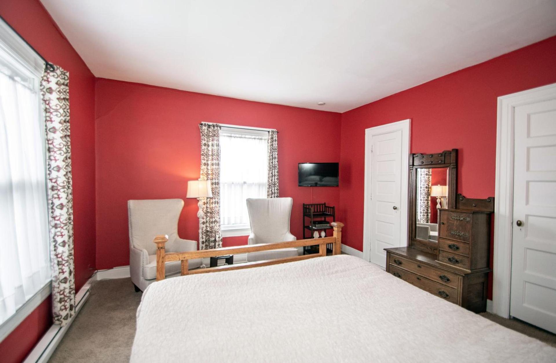 Looking Glass Inn photo 20