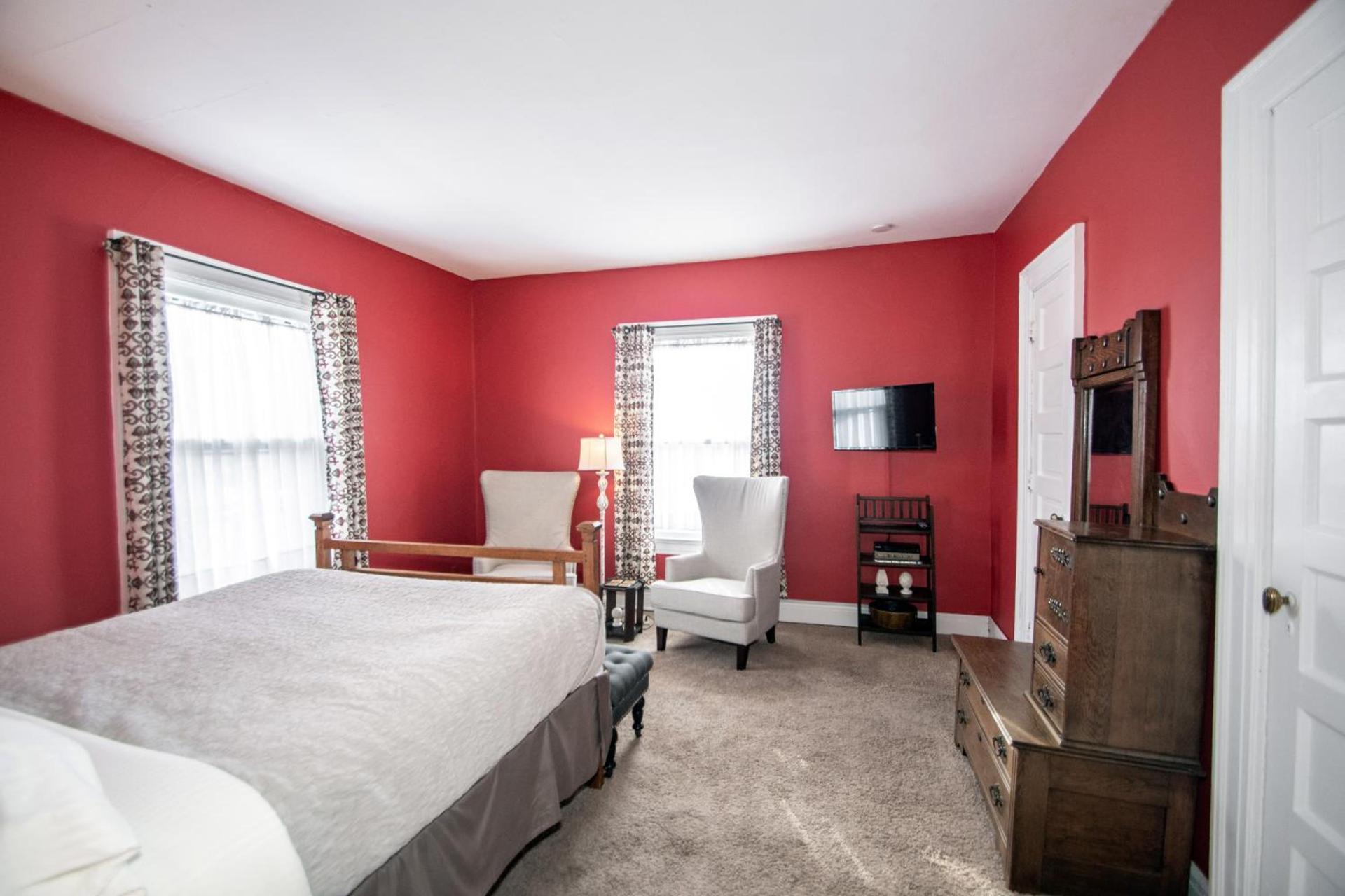Looking Glass Inn photo 22
