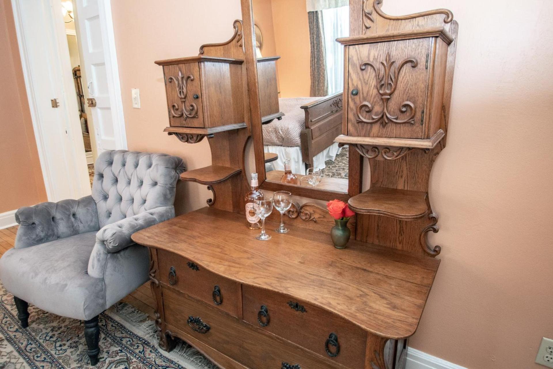 Looking Glass Inn photo 11