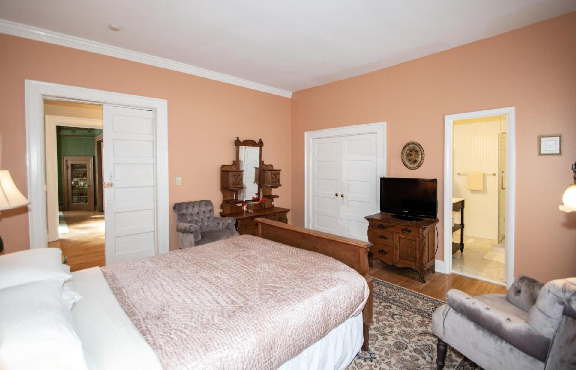 Looking Glass Inn photo 14