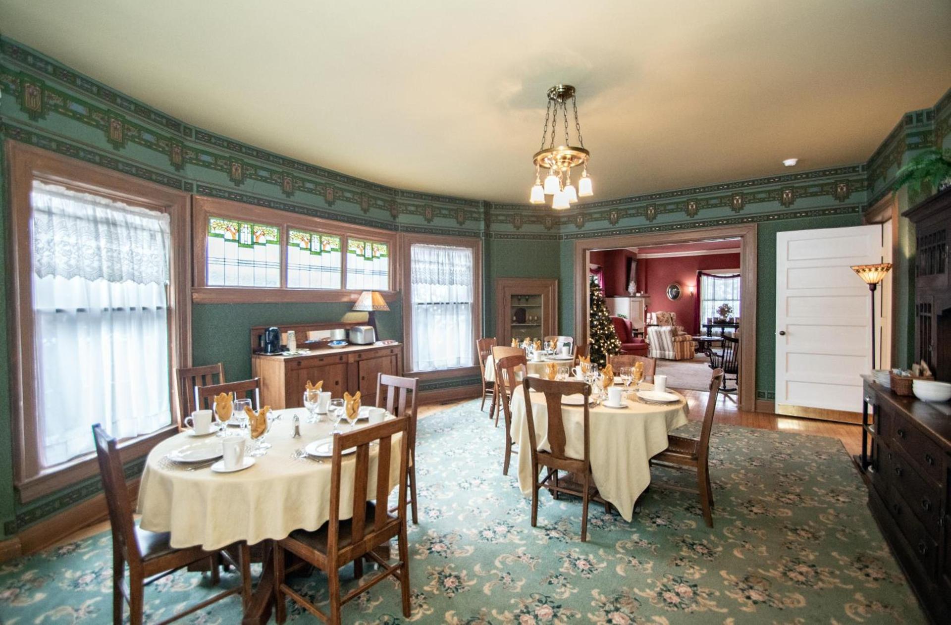 Looking Glass Inn photo 4