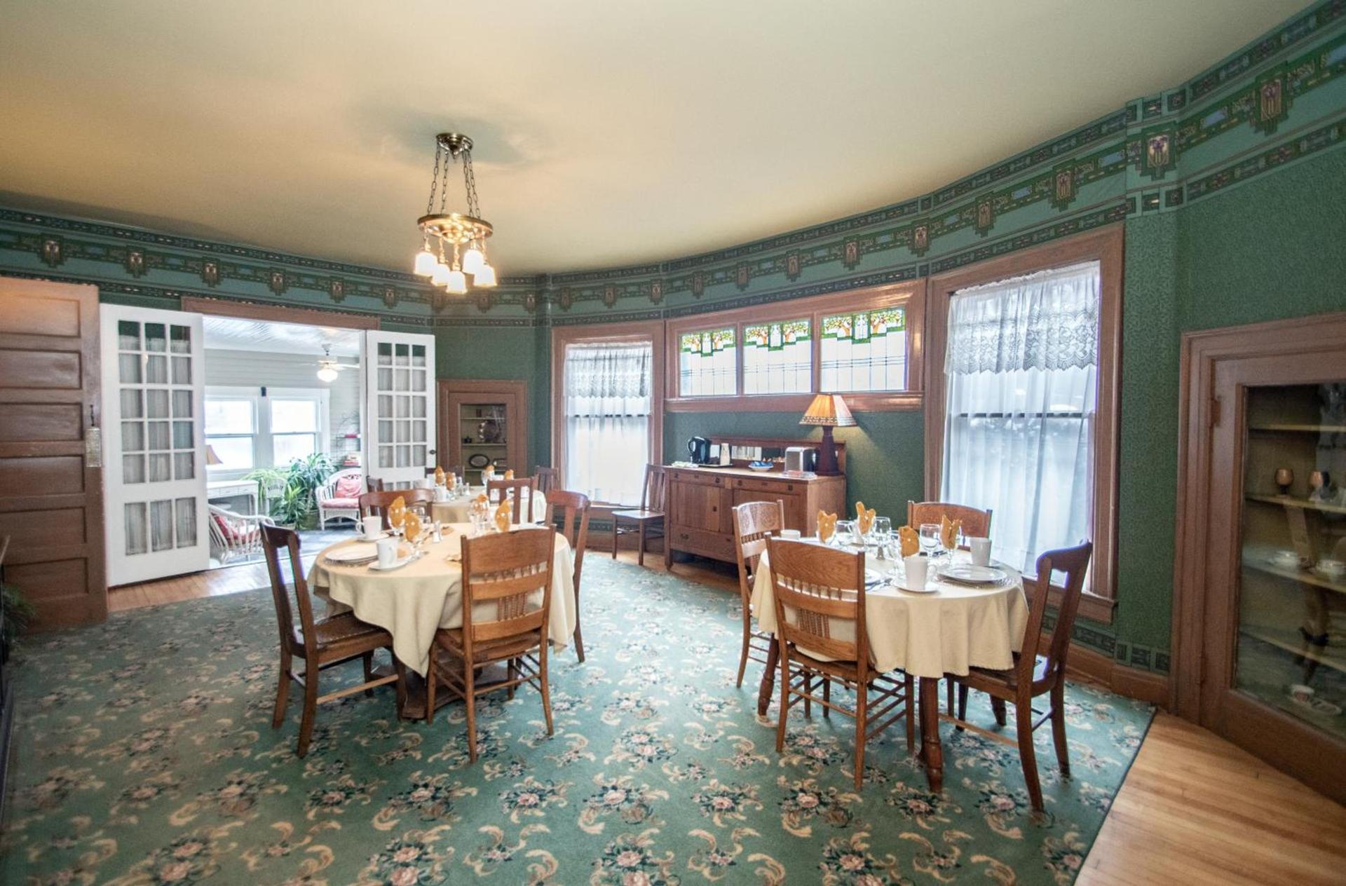 Looking Glass Inn photo 5