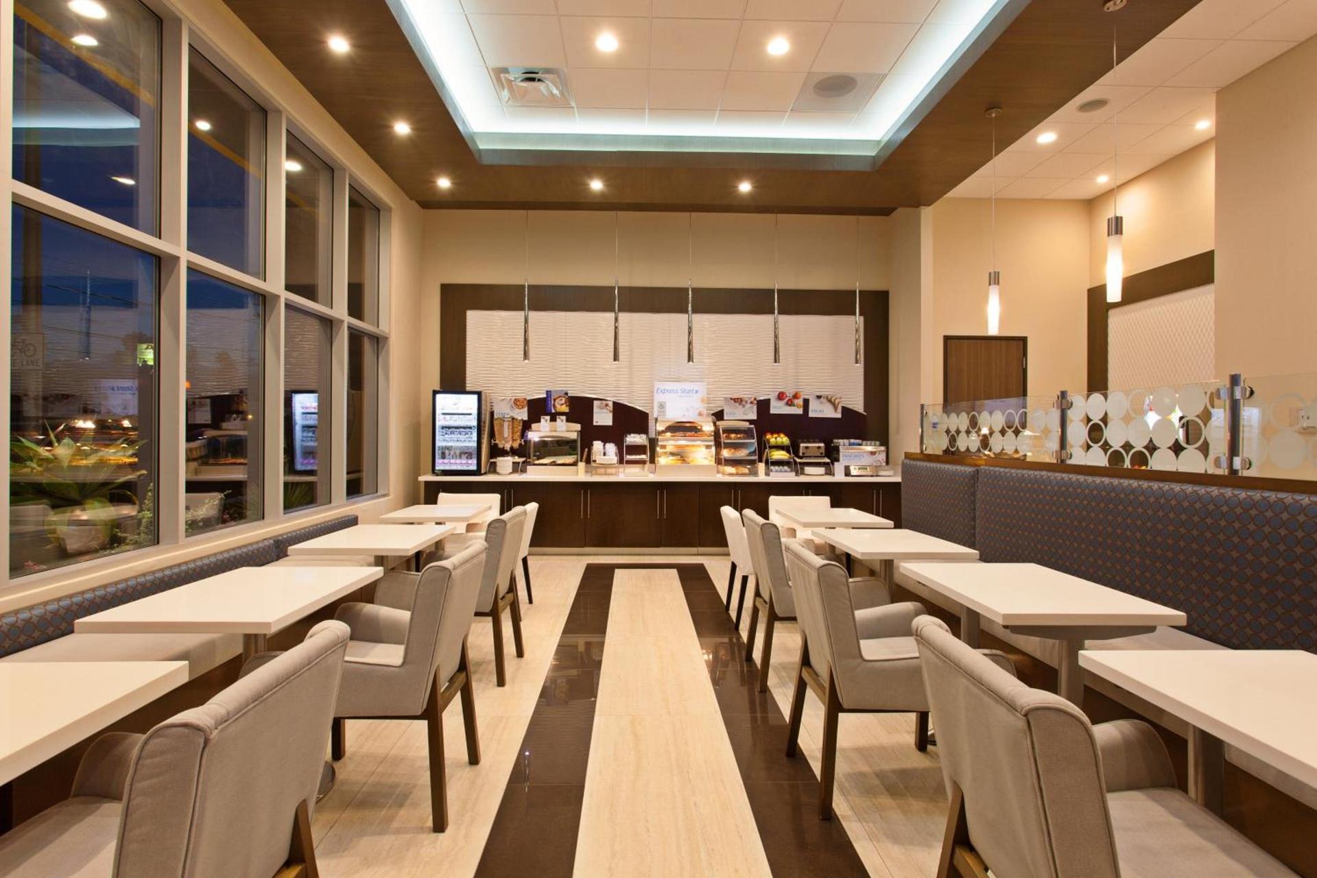 Hampton Inn by Hilton North Hollywood photo 35