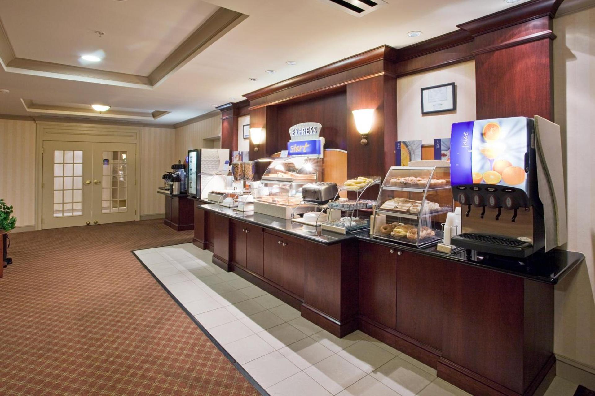 Holiday Inn Express Hotel & Suites Drums-Hazelton by IHG photo 2
