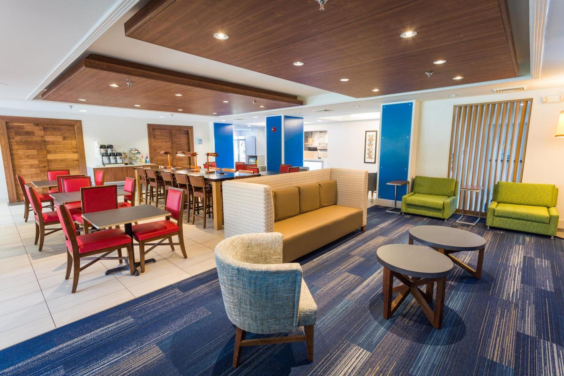 Holiday Inn Express & Suites Wilmington-University Center by IHG photo 9