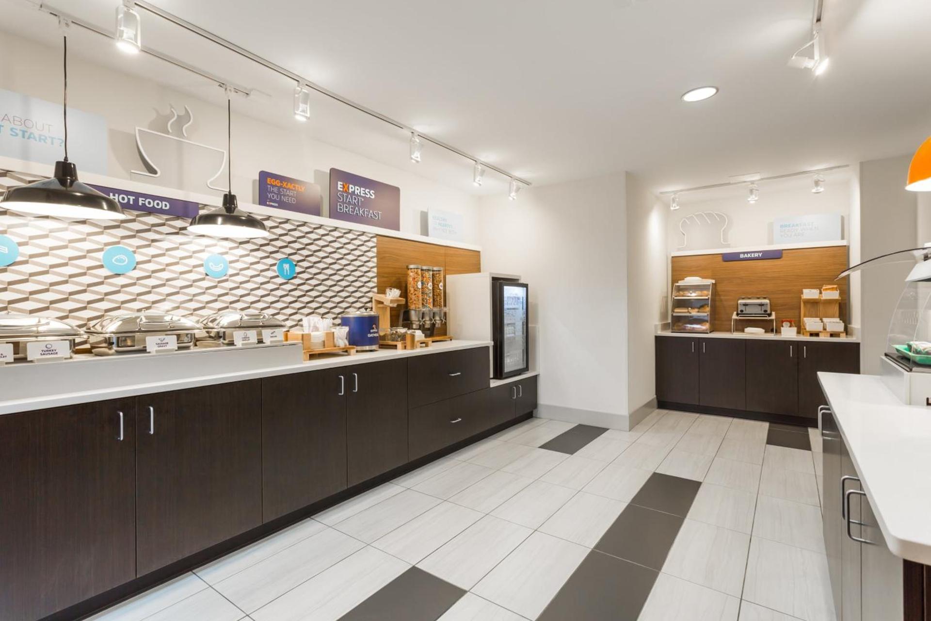 Holiday Inn Express & Suites Wilmington-University Center by IHG photo 22