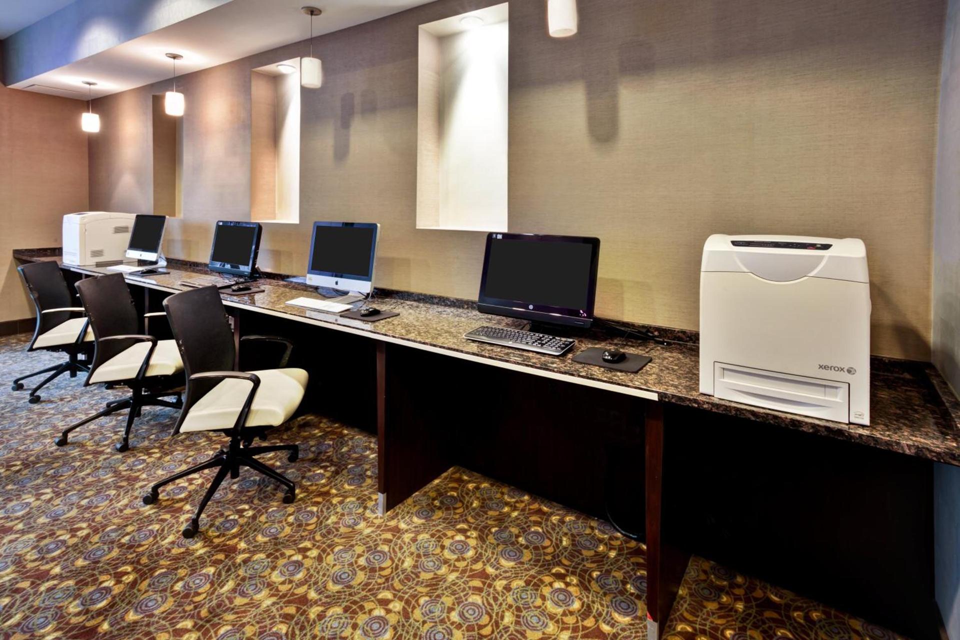 Holiday Inn Detroit Metro Airport by IHG photo 43