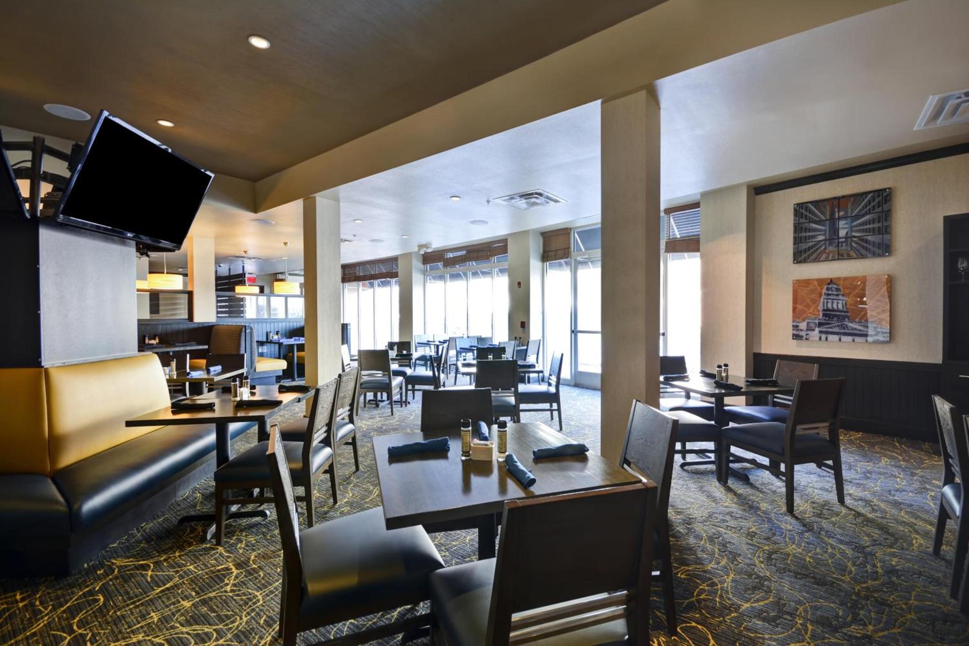 Holiday Inn Detroit Metro Airport by IHG photo 37