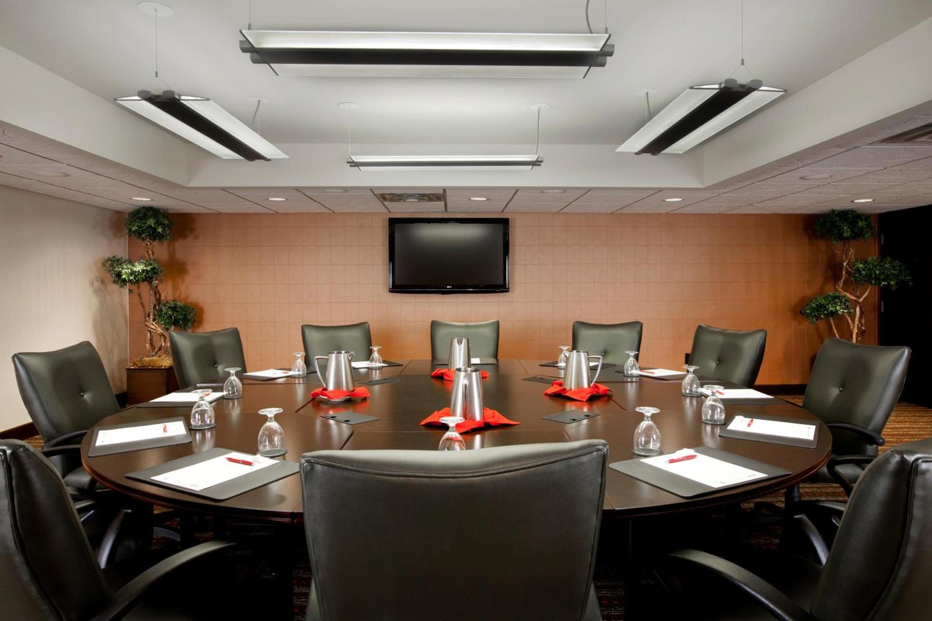 Crowne Plaza Indianapolis-Airport by IHG photo 32