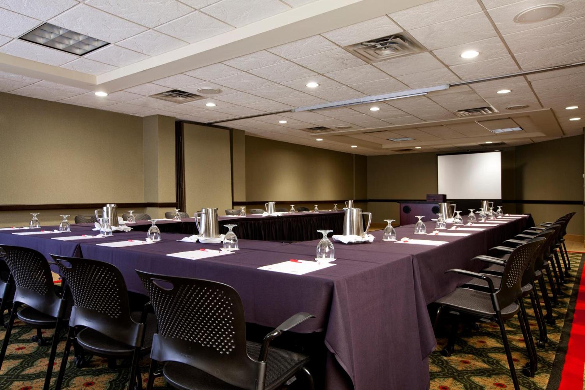 Crowne Plaza Indianapolis-Airport by IHG photo 5