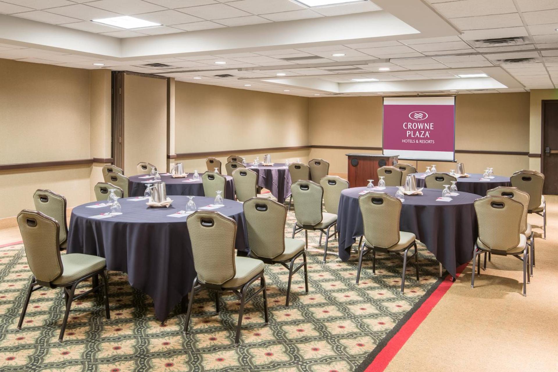 Crowne Plaza Indianapolis-Airport by IHG photo 49