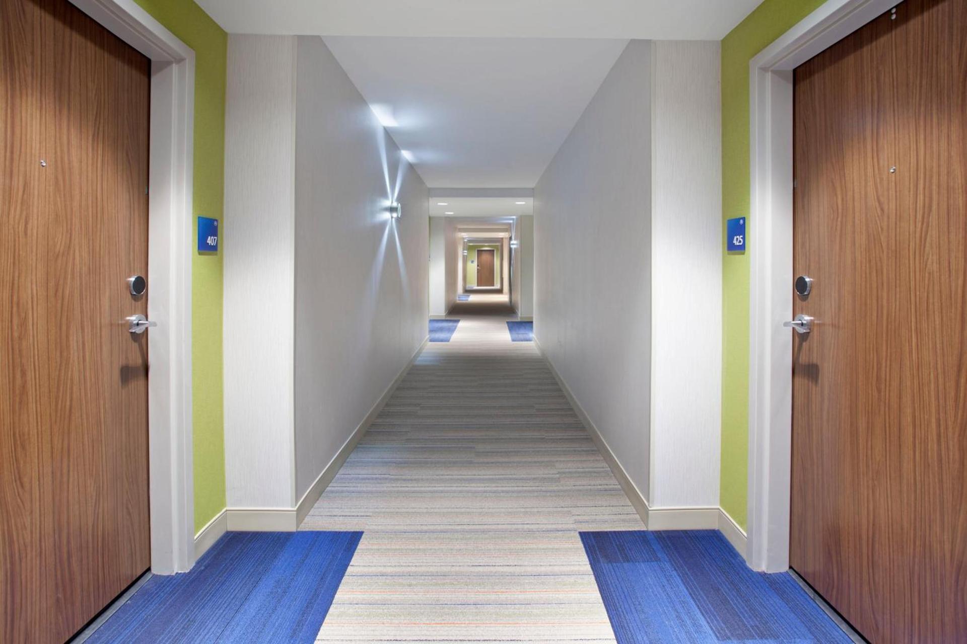 Holiday Inn Express Hotel & Suites Austin Downtown - University by IHG photo 17