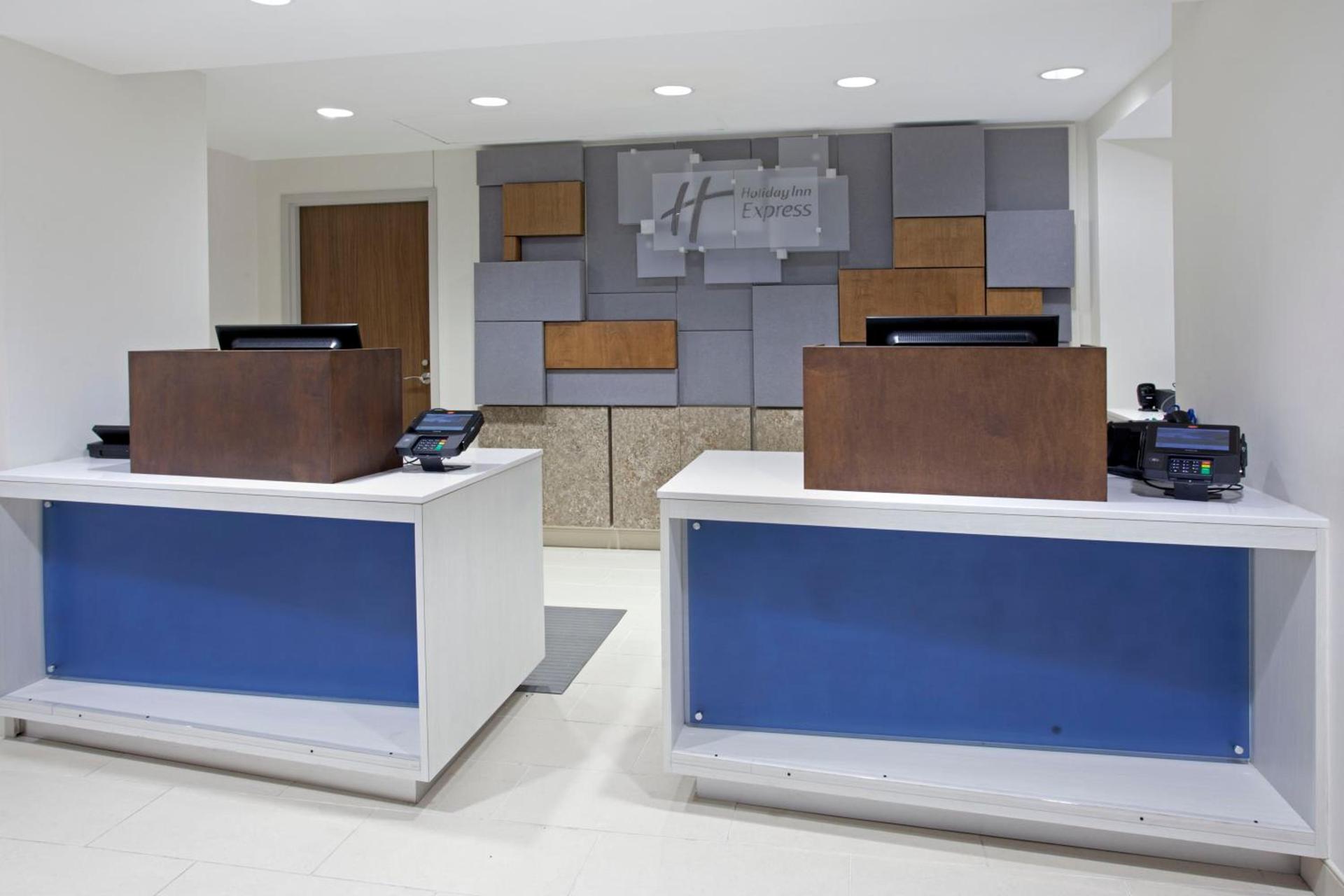 Holiday Inn Express Hotel & Suites Austin Downtown - University by IHG photo 12
