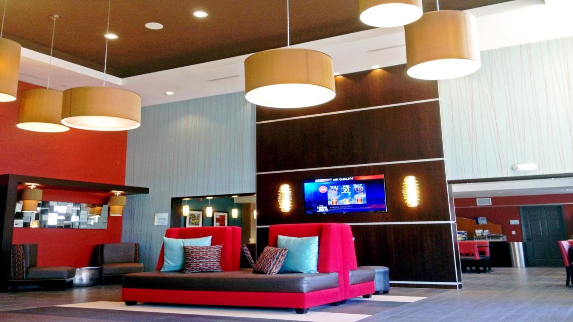 Holiday Inn Express Bakersfield by IHG photo 3