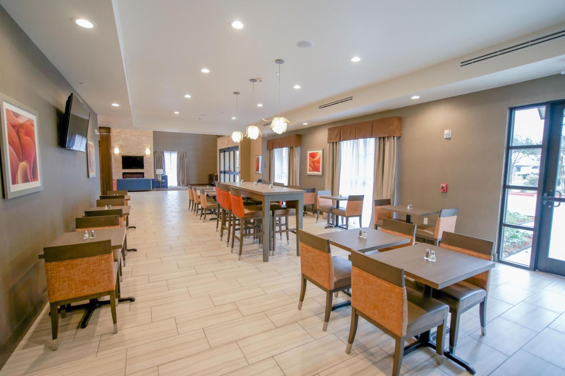 Comfort Suites Near Sam Houston Race Park photo 24