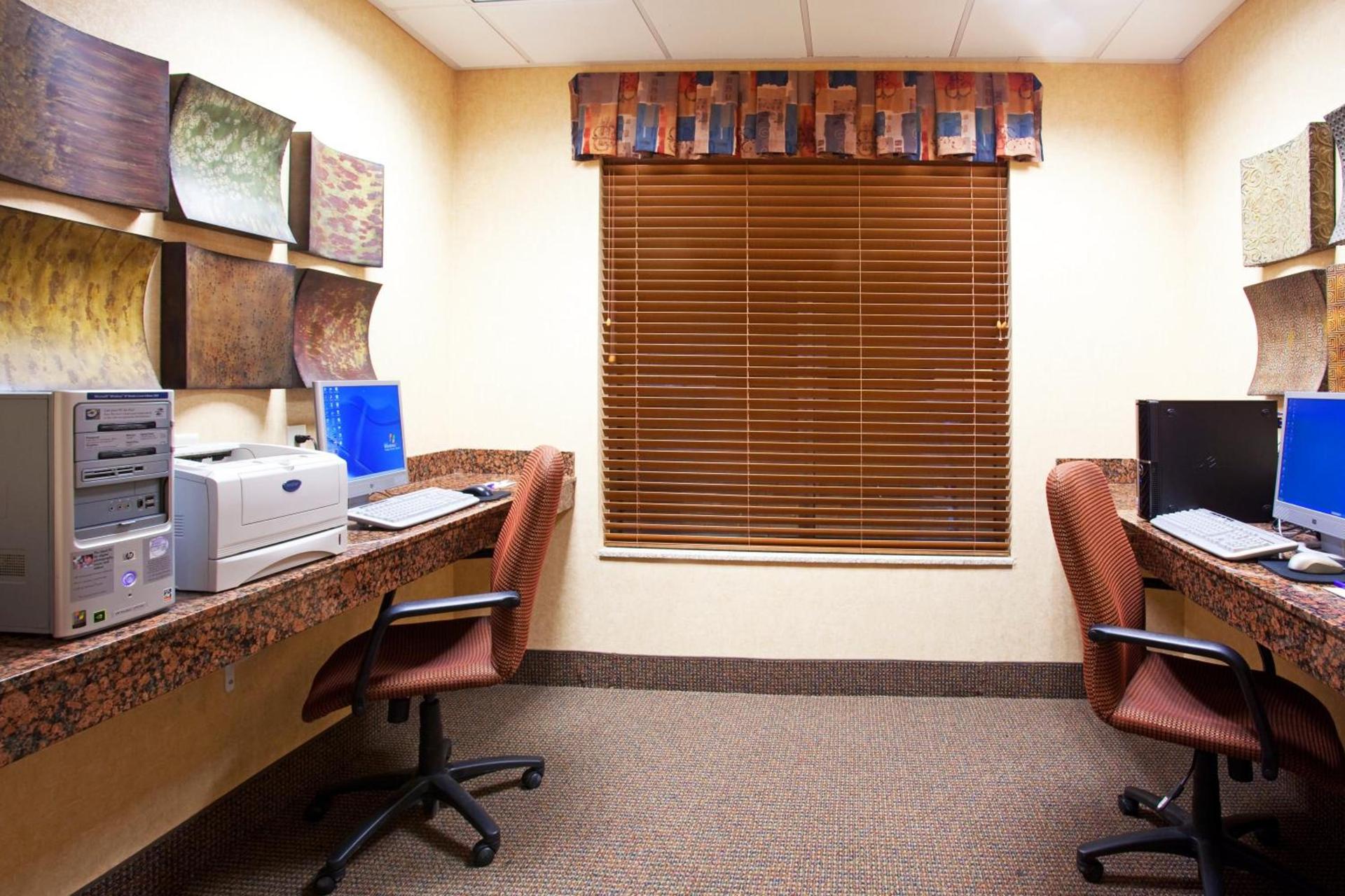 Holiday Inn Express Hotel & Suites Tooele by IHG photo 10