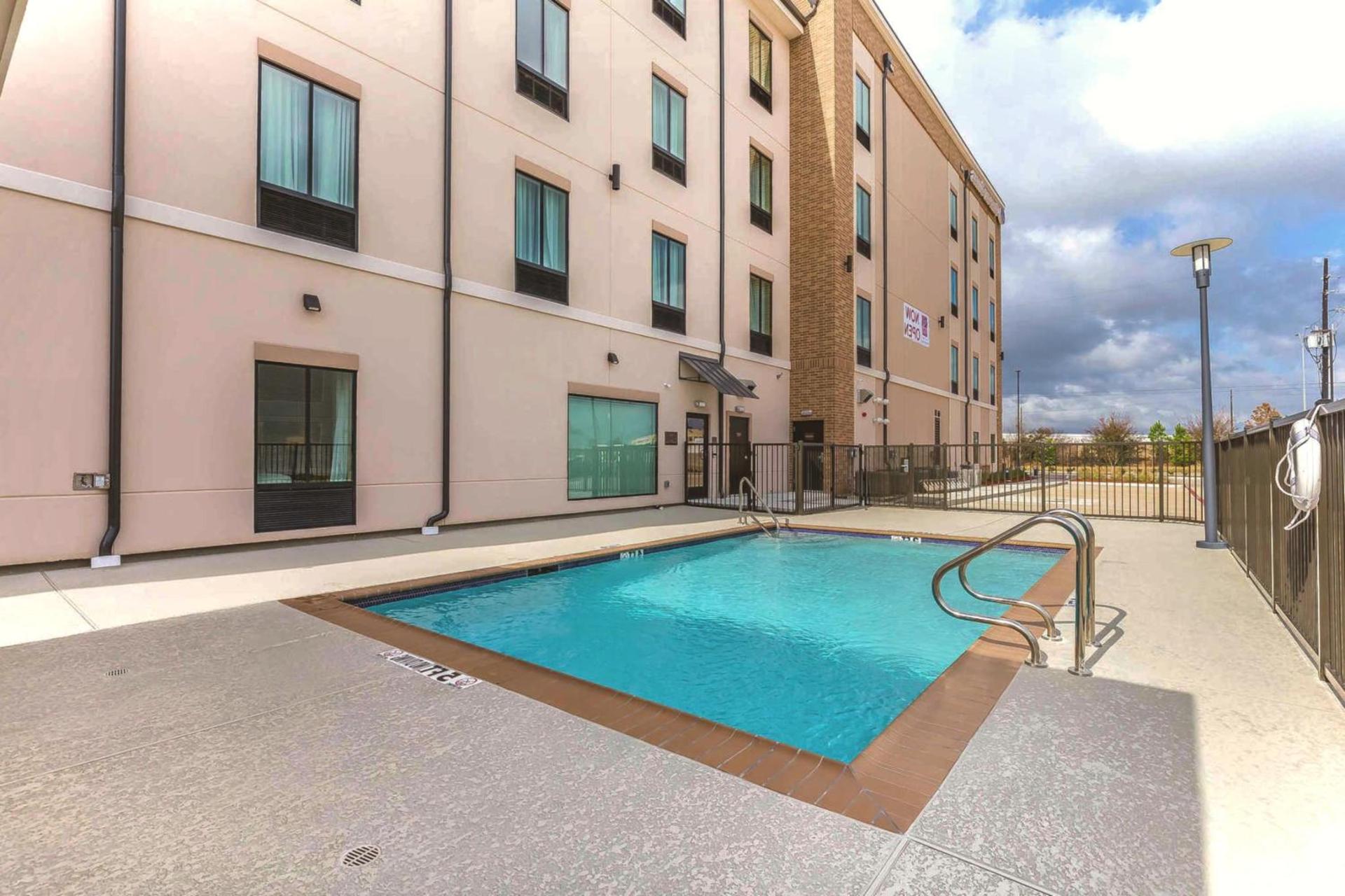 Comfort Suites Near Sam Houston Race Park photo 28