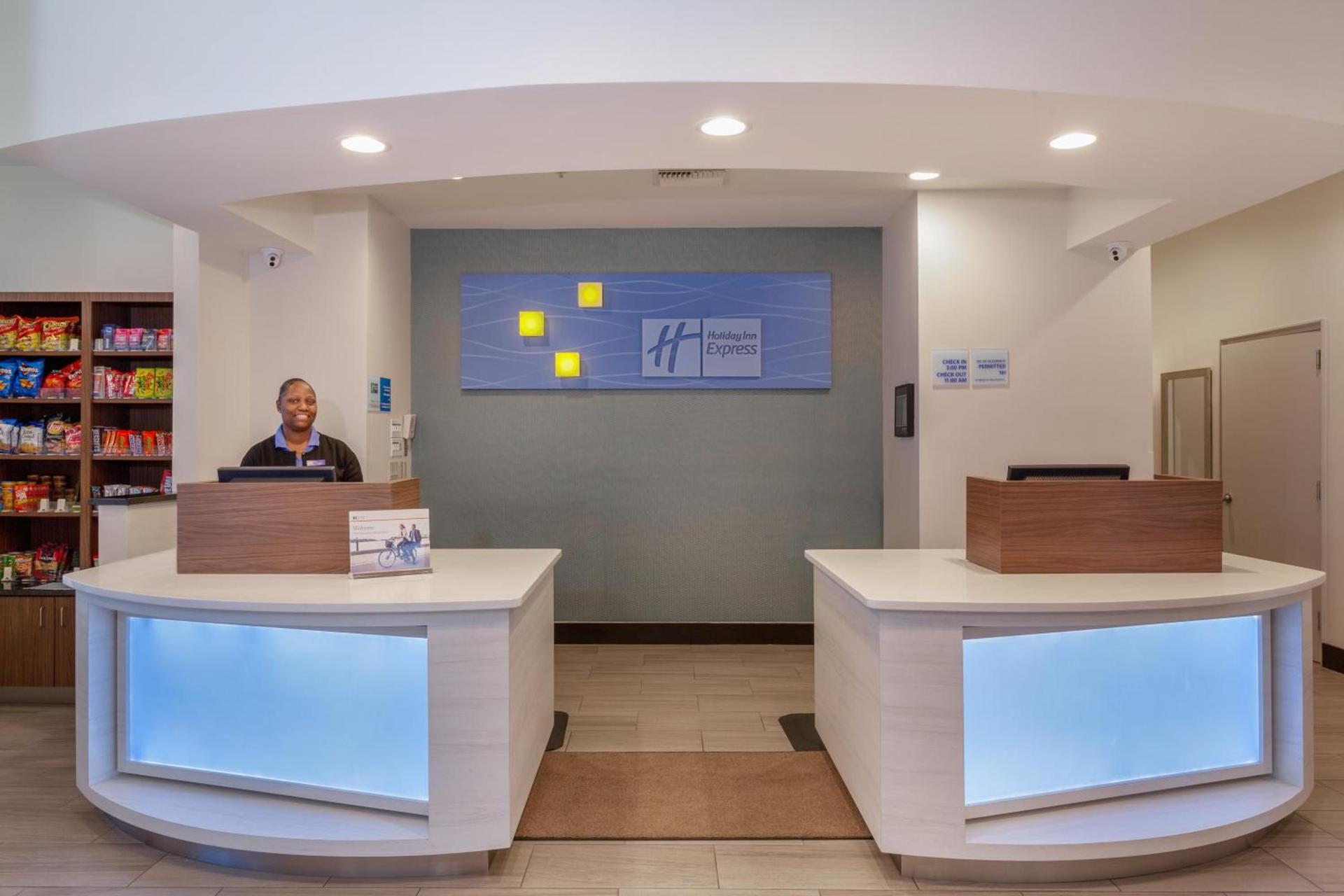 Holiday Inn Express & Suites Oceanfront Daytona Beach Shores by IHG photo 11