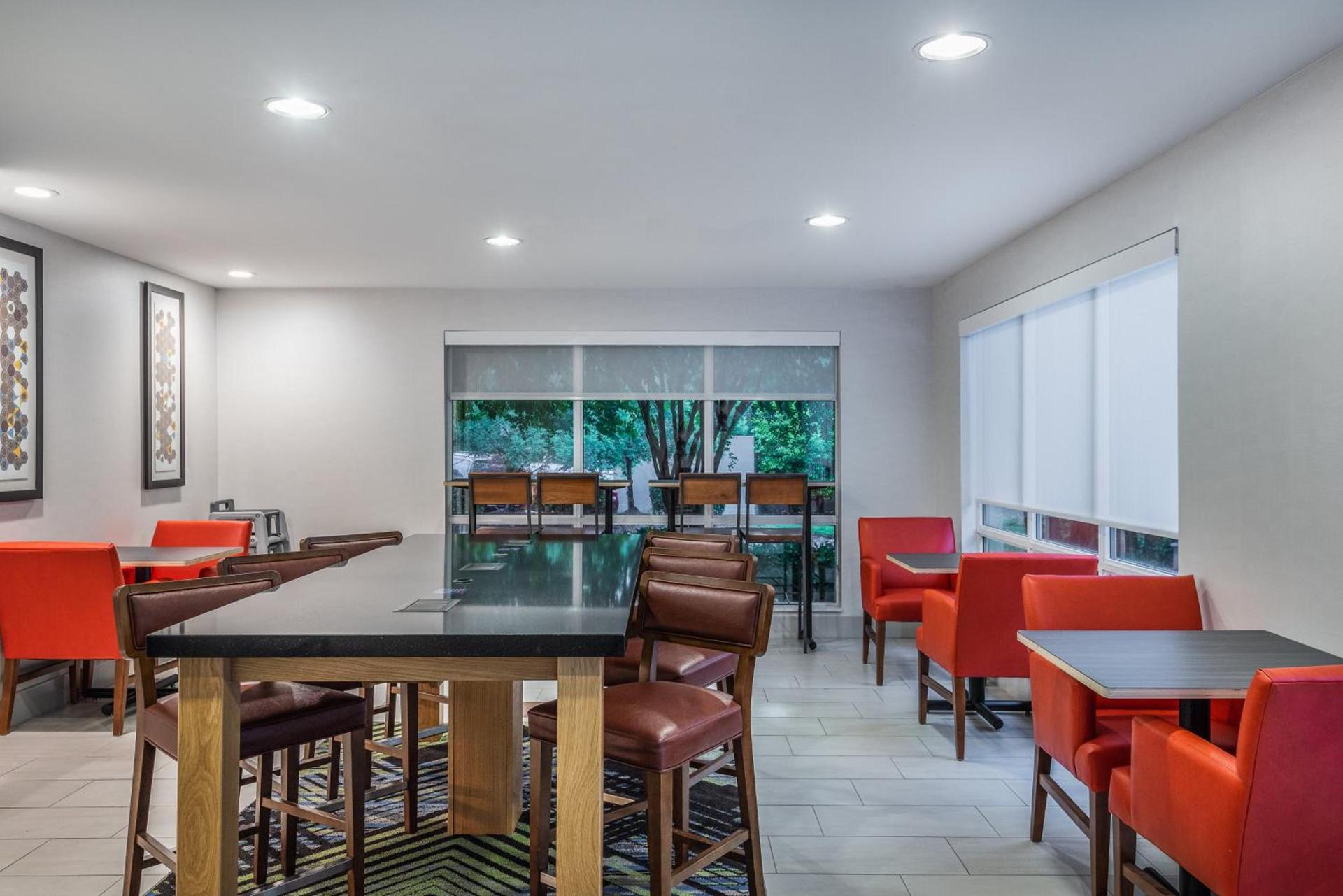 Holiday Inn Express Chapel Hill by IHG photo 28