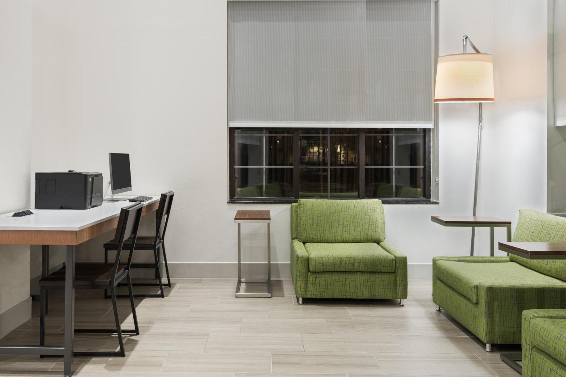 Holiday Inn Express & Suites - Nearest Universal Orlando by IHG photo 33