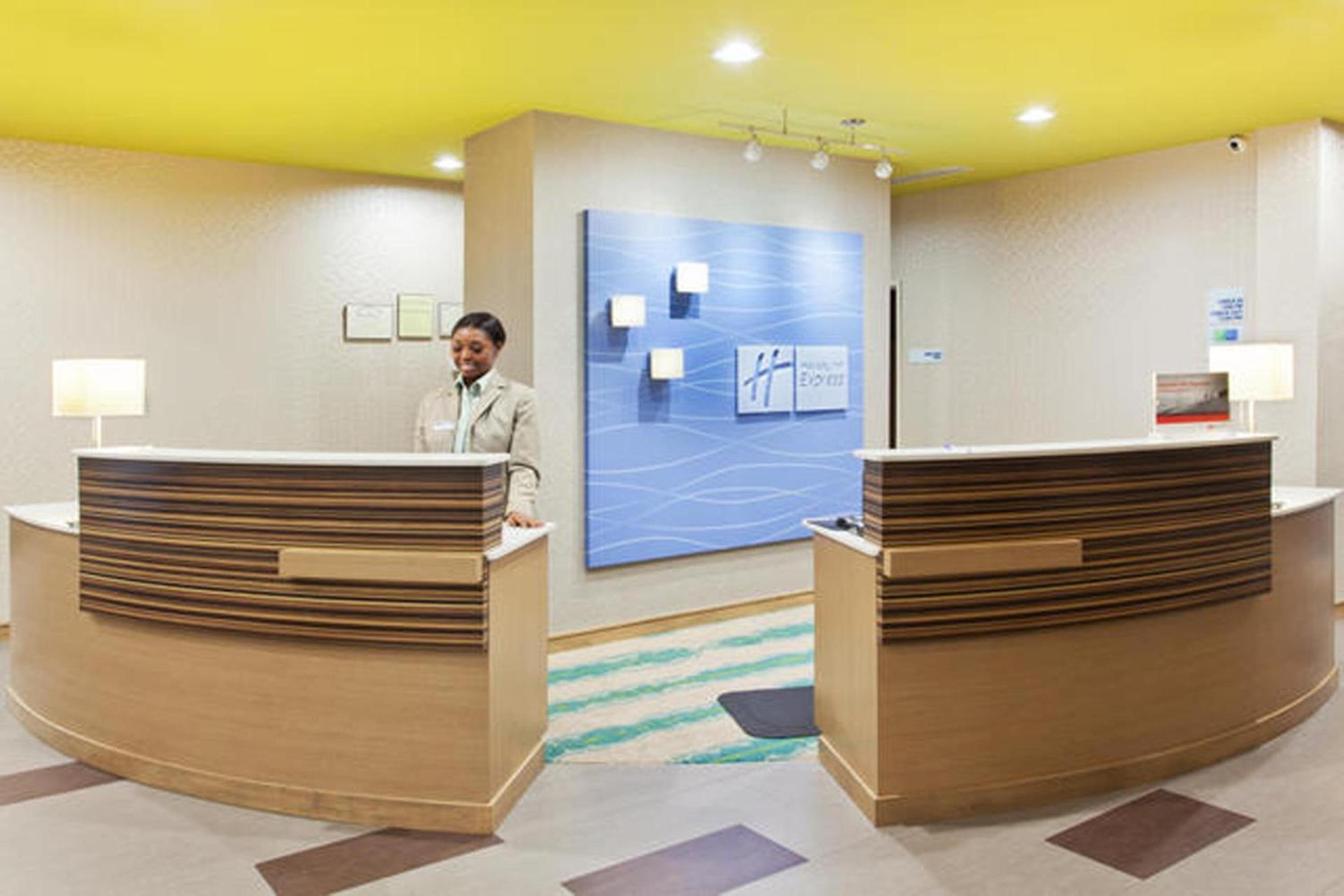 Holiday Inn Express & Suites Warner Robins North West by IHG photo 2