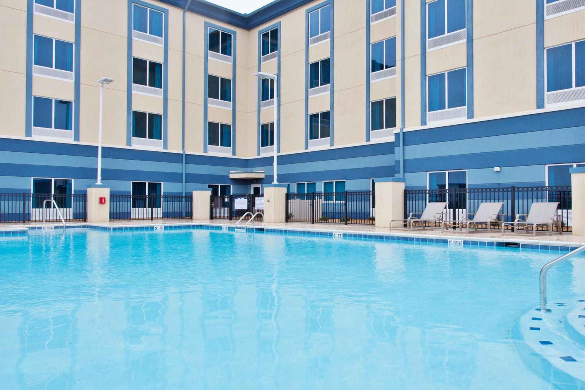 Holiday Inn Express & Suites Warner Robins North West by IHG photo 4