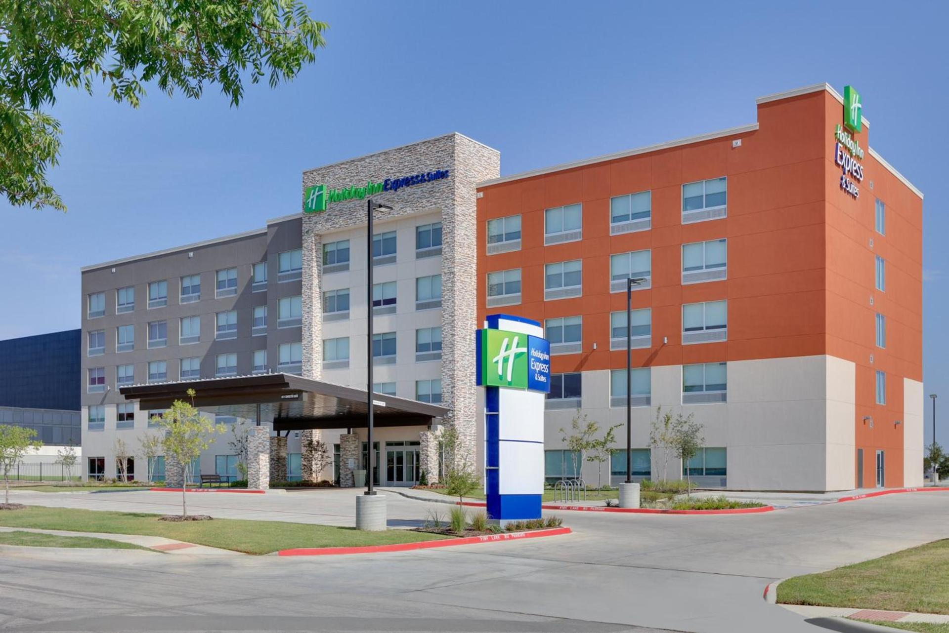 Holiday Inn Express & Suites - Dallas NW HWY - Love Field by IHG photo 1