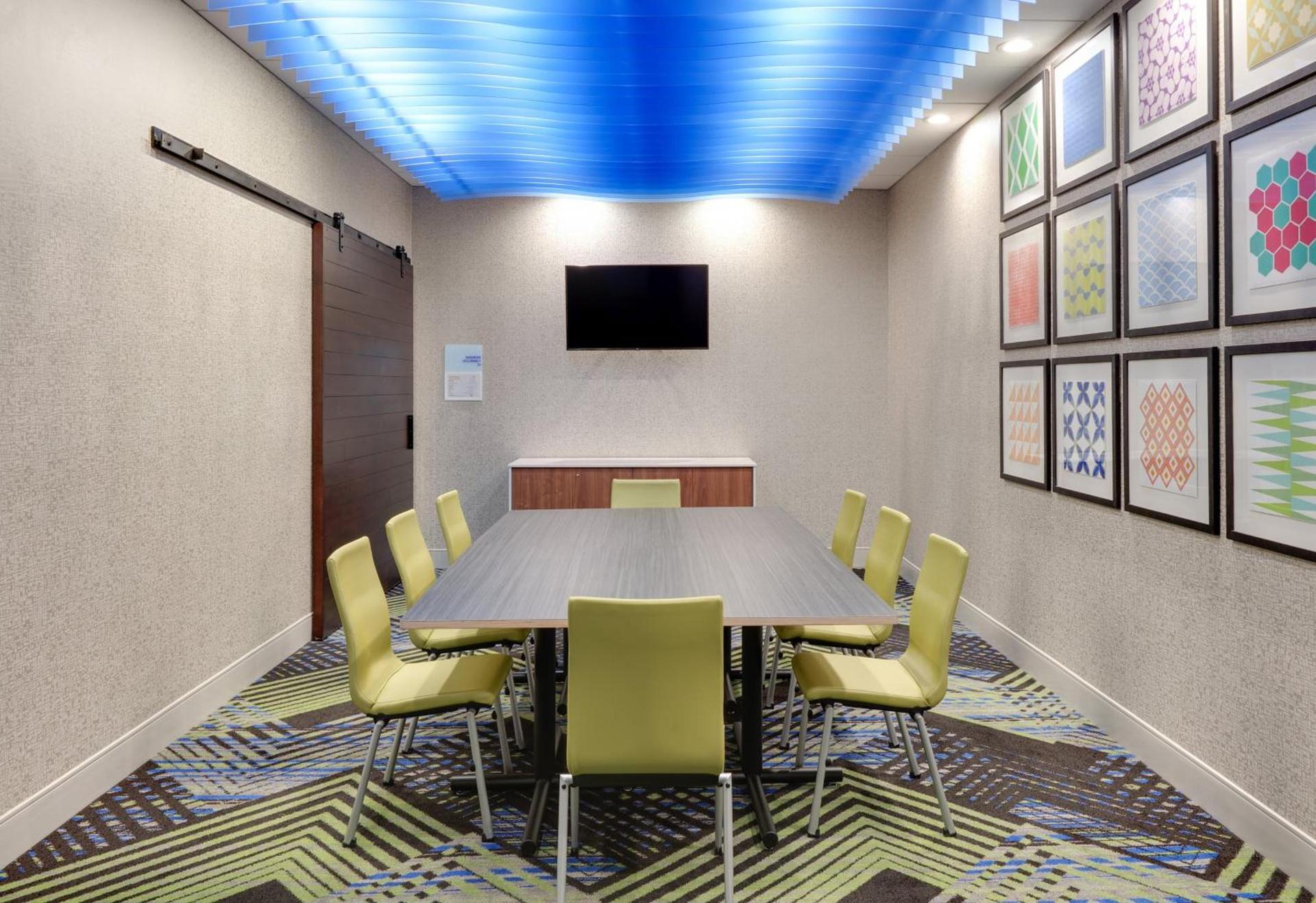 Holiday Inn Express & Suites - Dallas NW HWY - Love Field by IHG photo 3