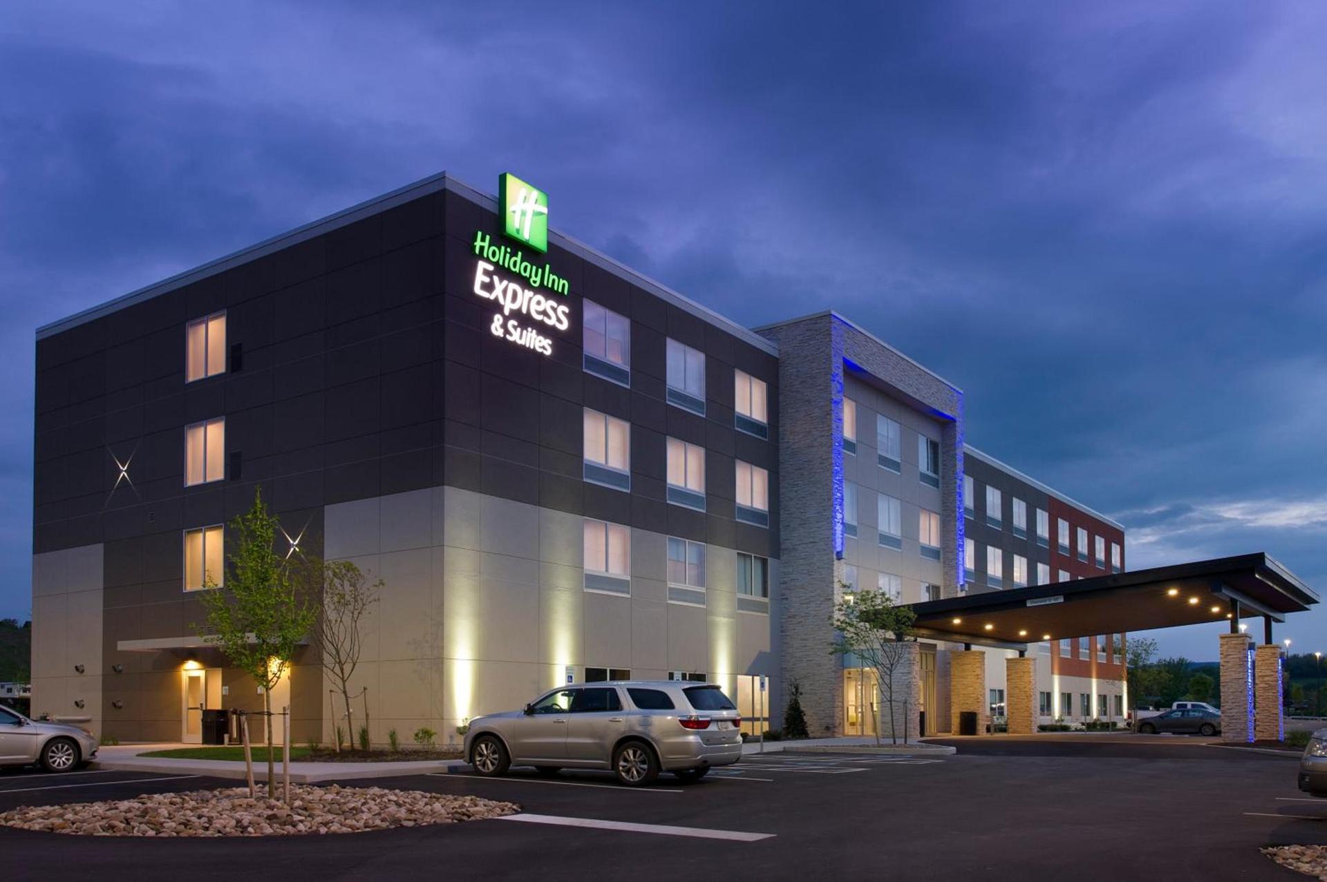 Holiday Inn Express & Suites by IHG Altoona by IHG — hotel in Altoona