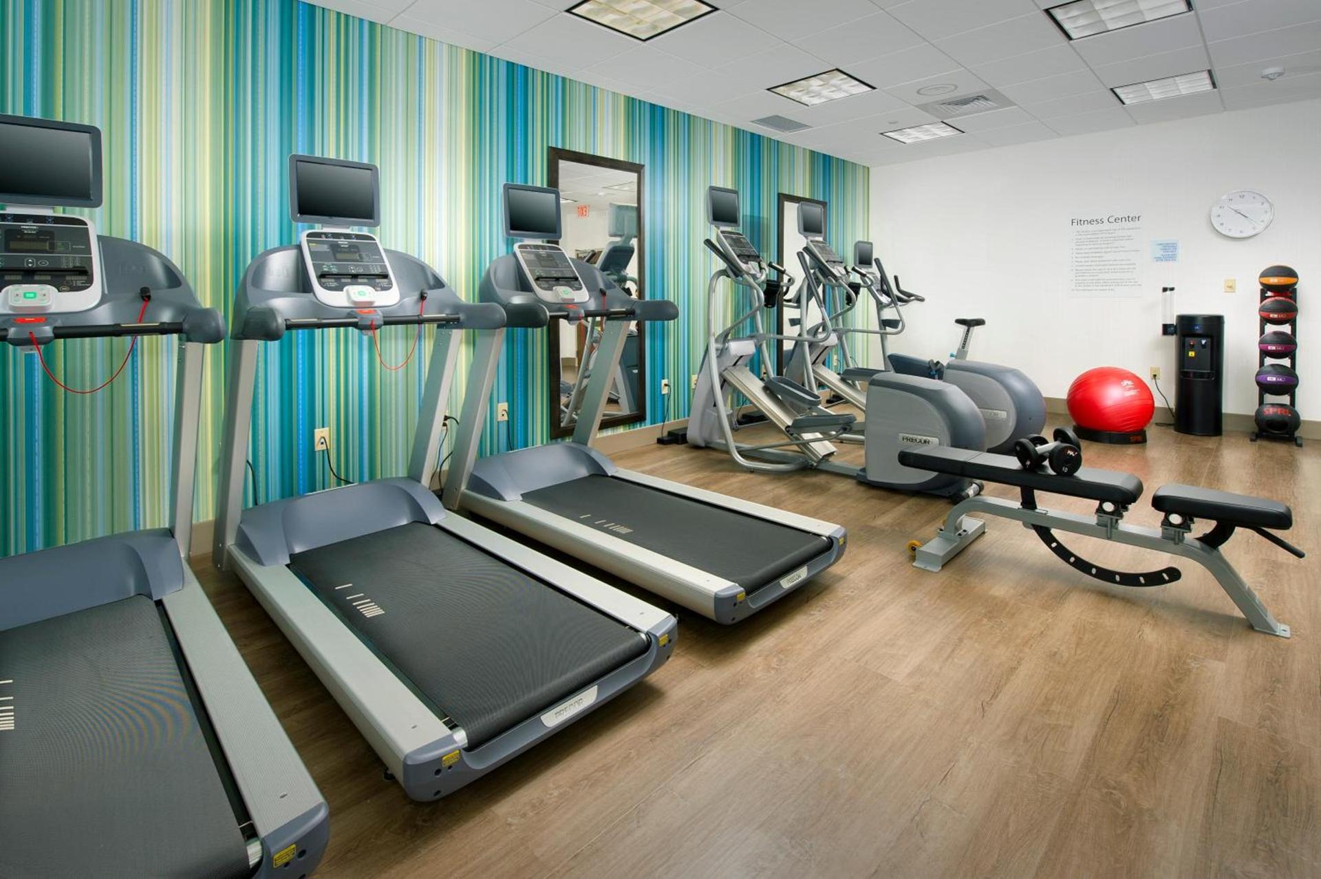 Holiday Inn Express & Suites by IHG Altoona by IHG photo 38