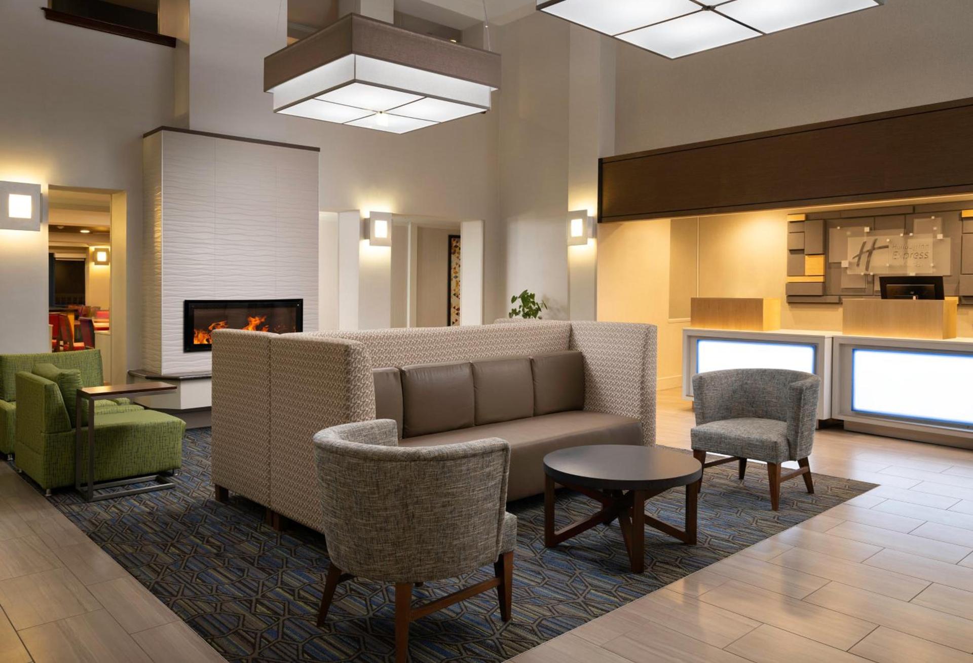 Holiday Inn Express Hotel & Suites Belmont by IHG photo 7