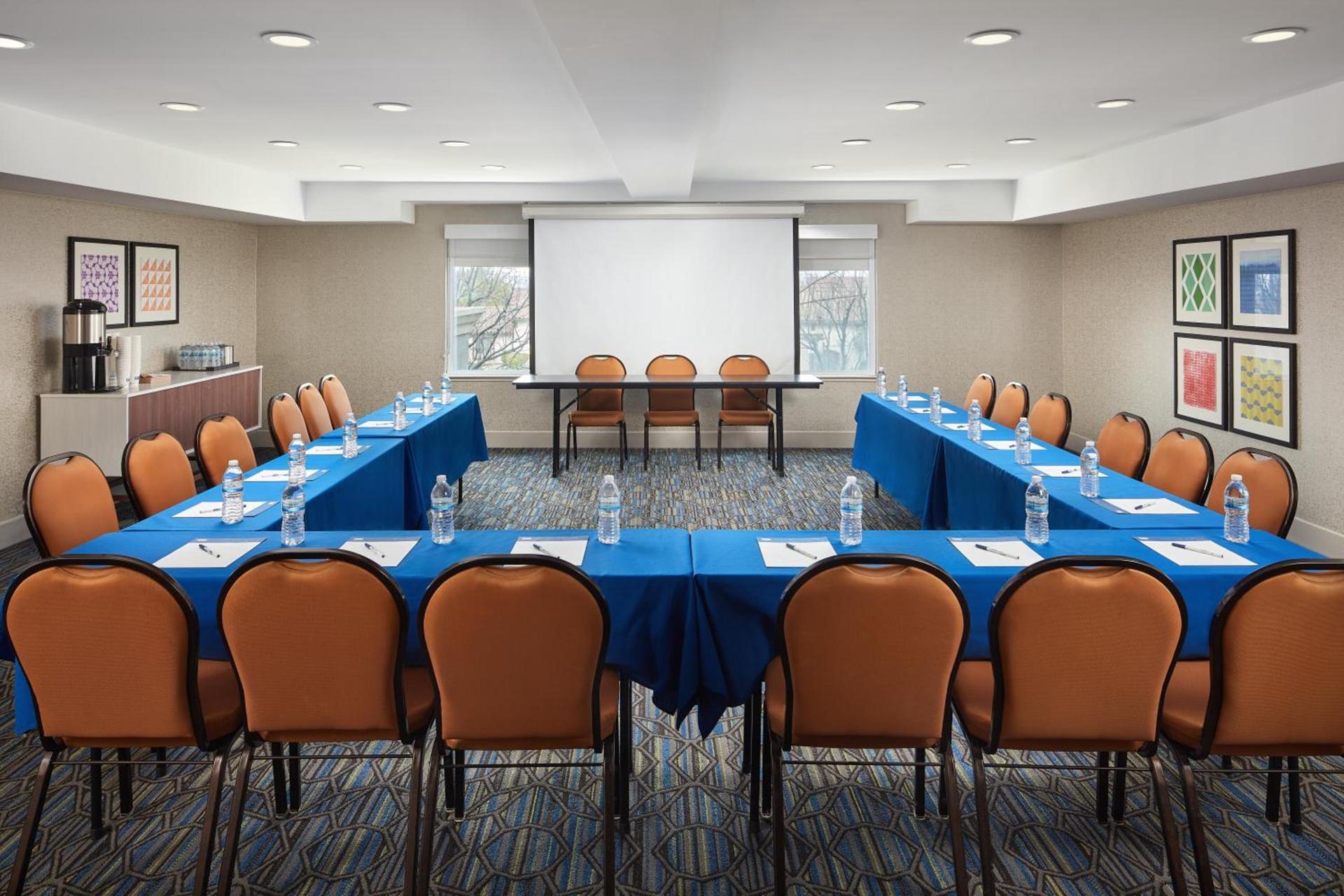 Holiday Inn Express Hotel & Suites Belmont by IHG photo 22