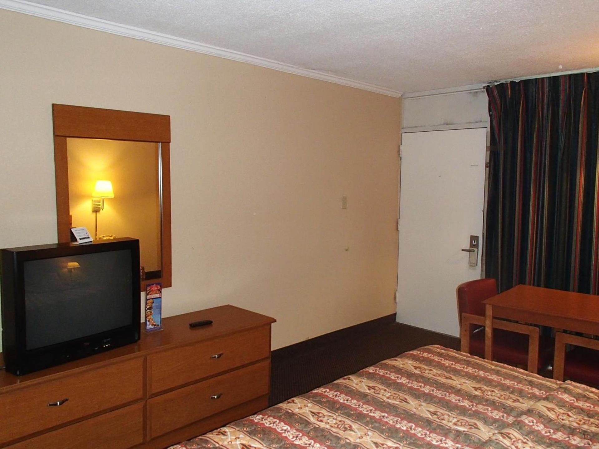 Sunrise Inn Lake Charles photo 11