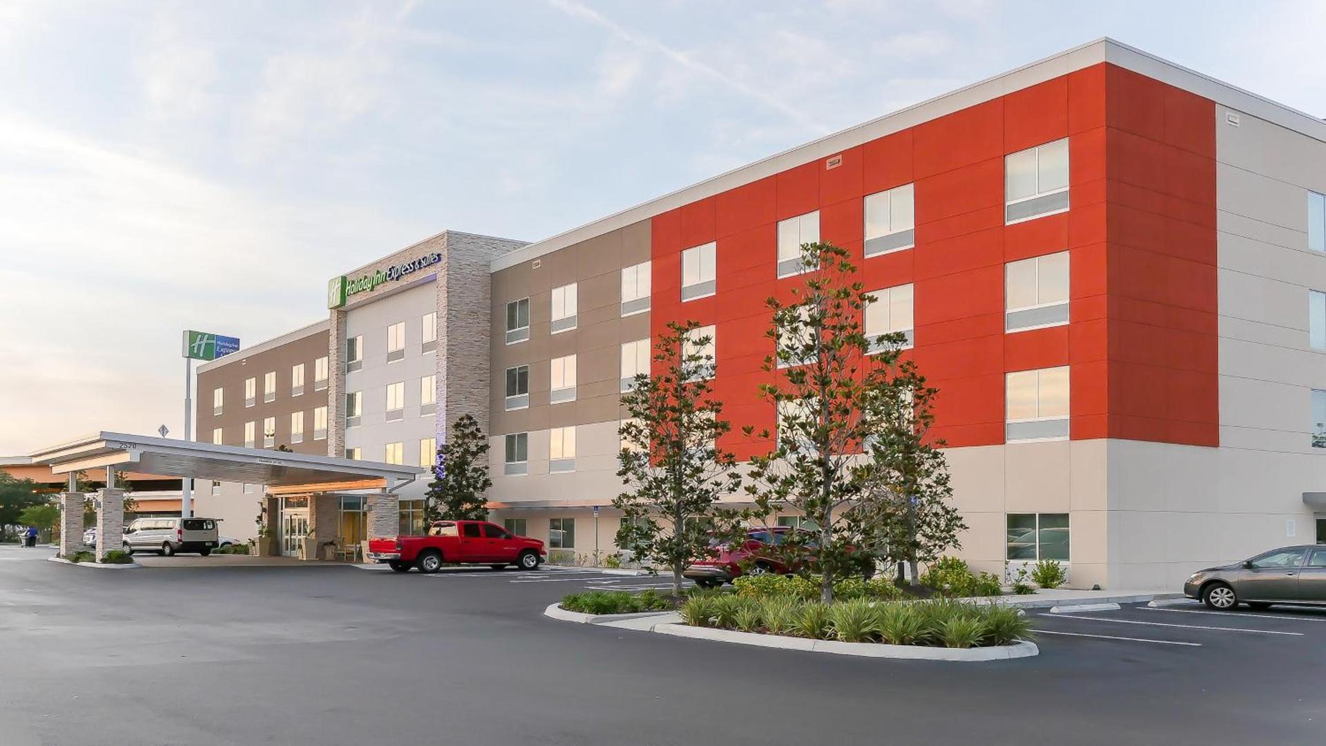Holiday Inn Express & Suites - Tampa East - Ybor City by IHG photo 1