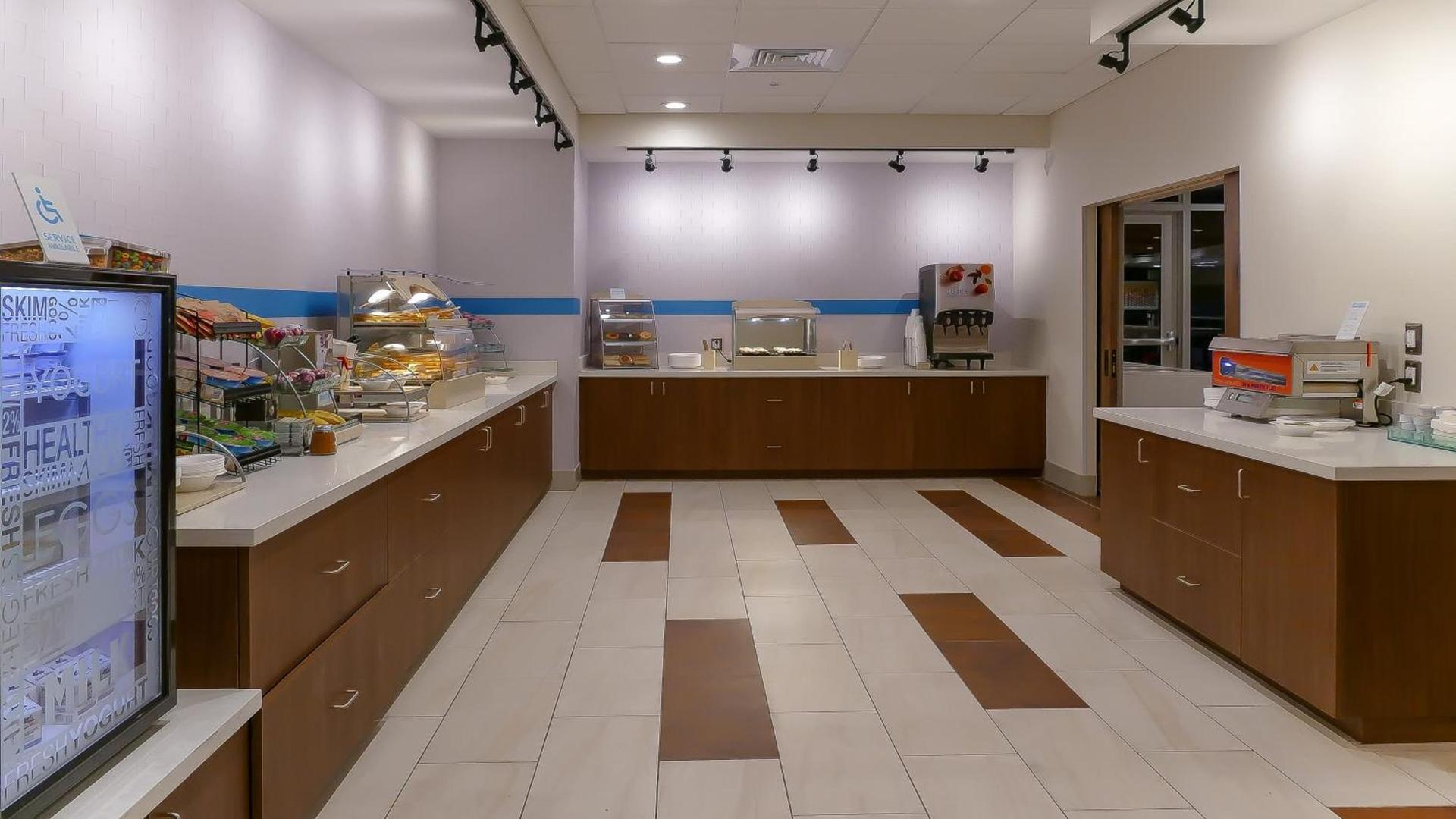 Holiday Inn Express & Suites - Tampa East - Ybor City by IHG photo 12