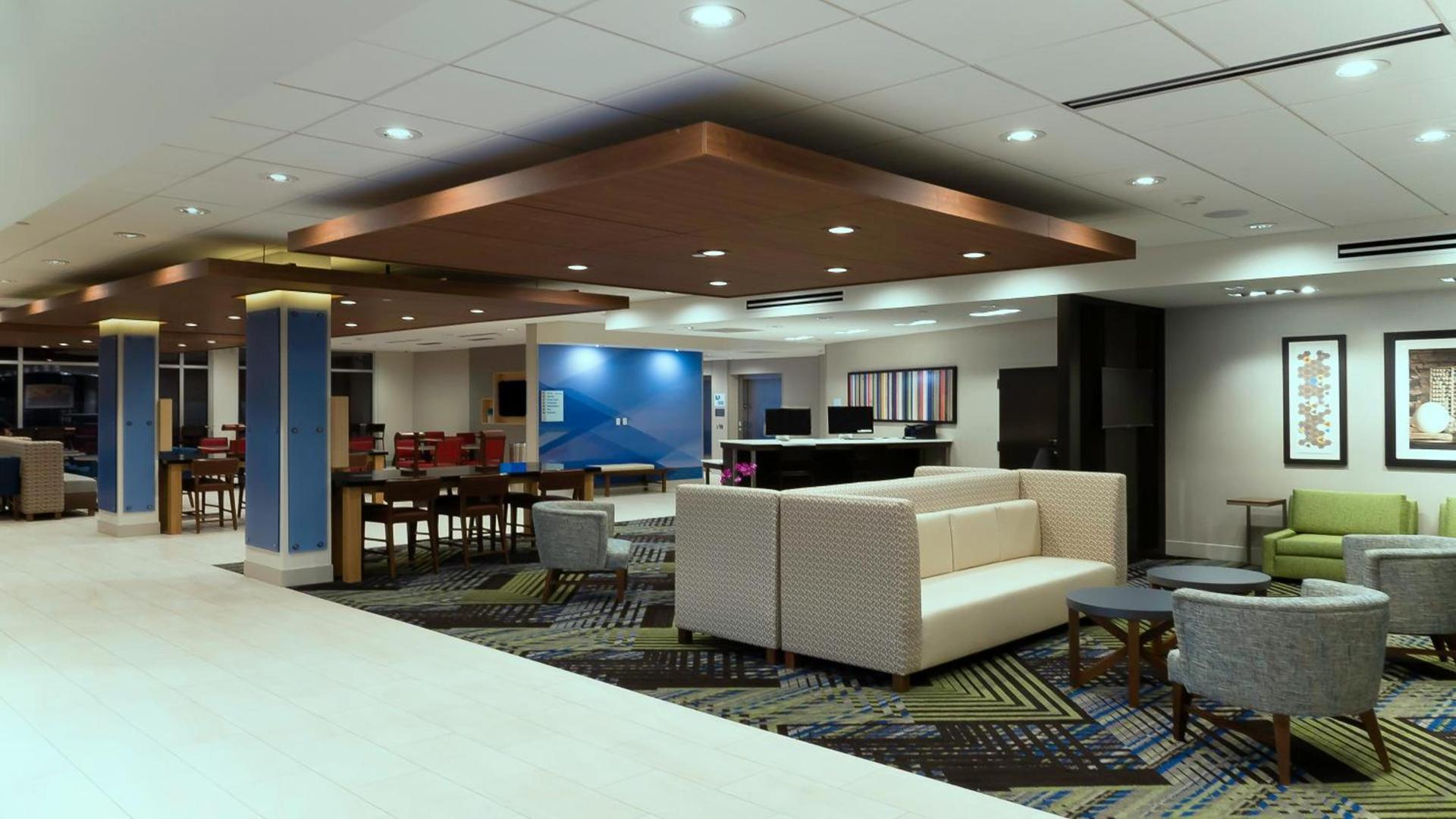Holiday Inn Express & Suites - Tampa East - Ybor City by IHG photo 10