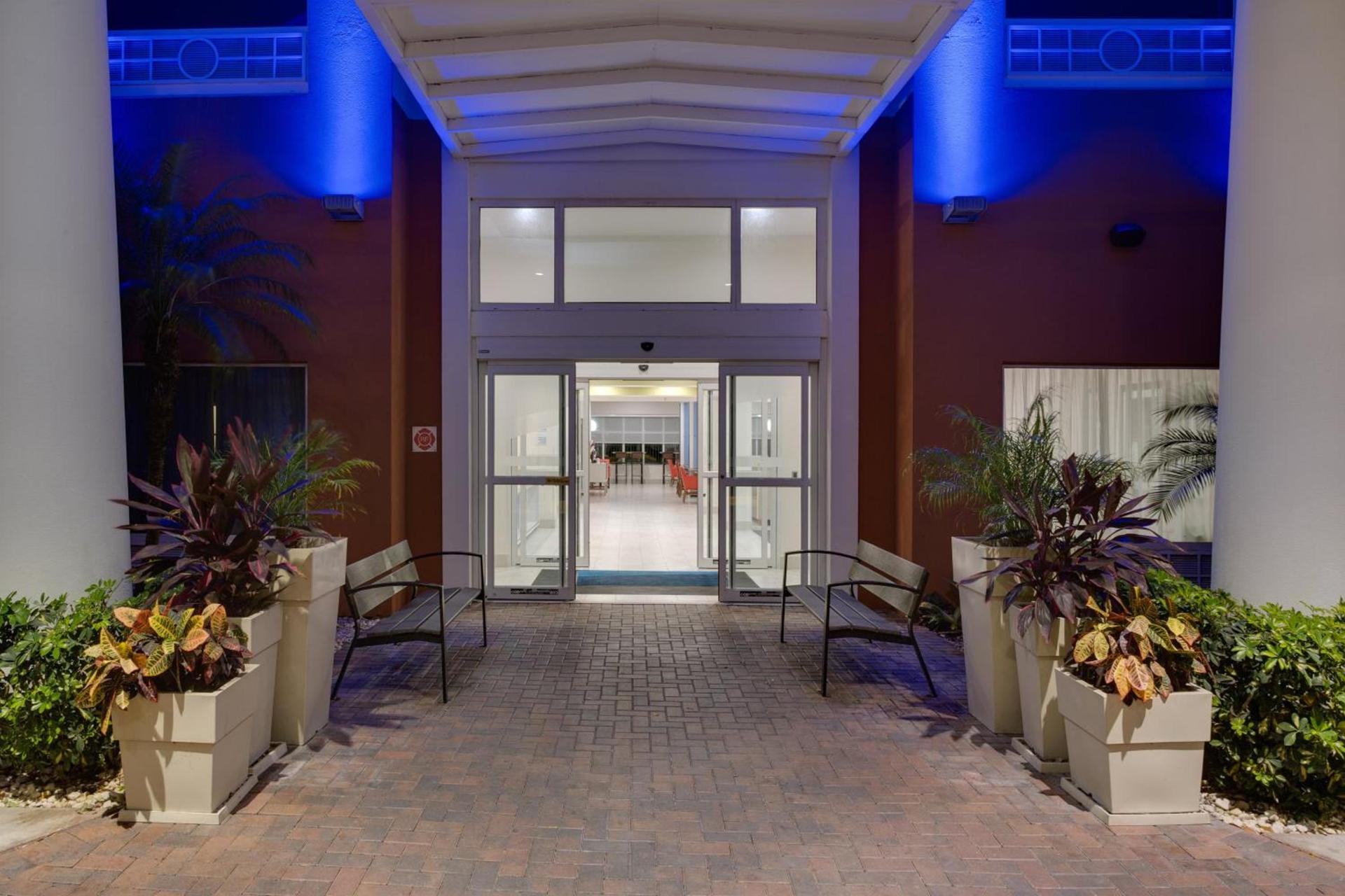 Holiday Inn Express Hotel & Suites Tampa-Fairgrounds-Casino by IHG photo 13