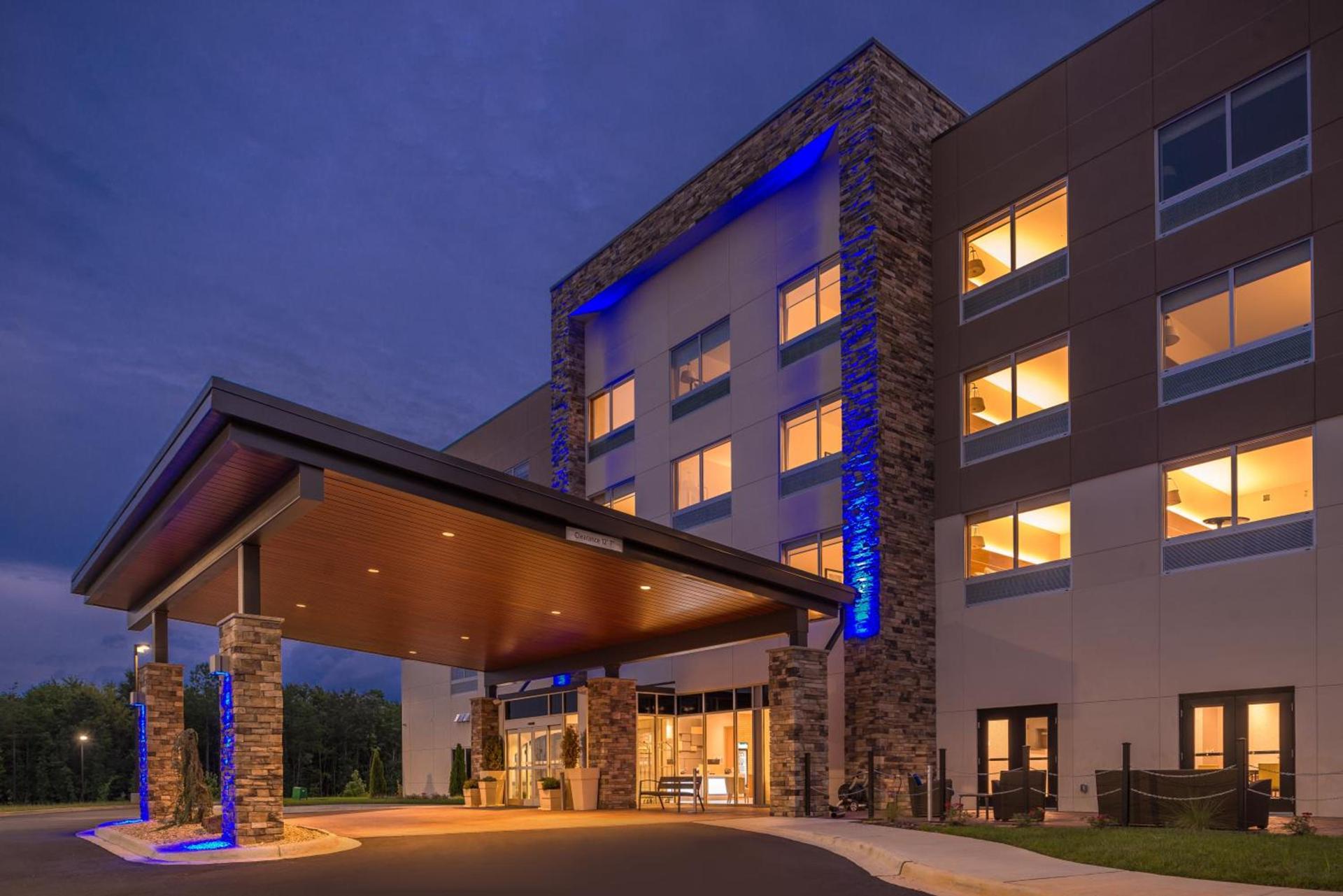 Holiday Inn Express & Suites Farmville by IHG photo 25