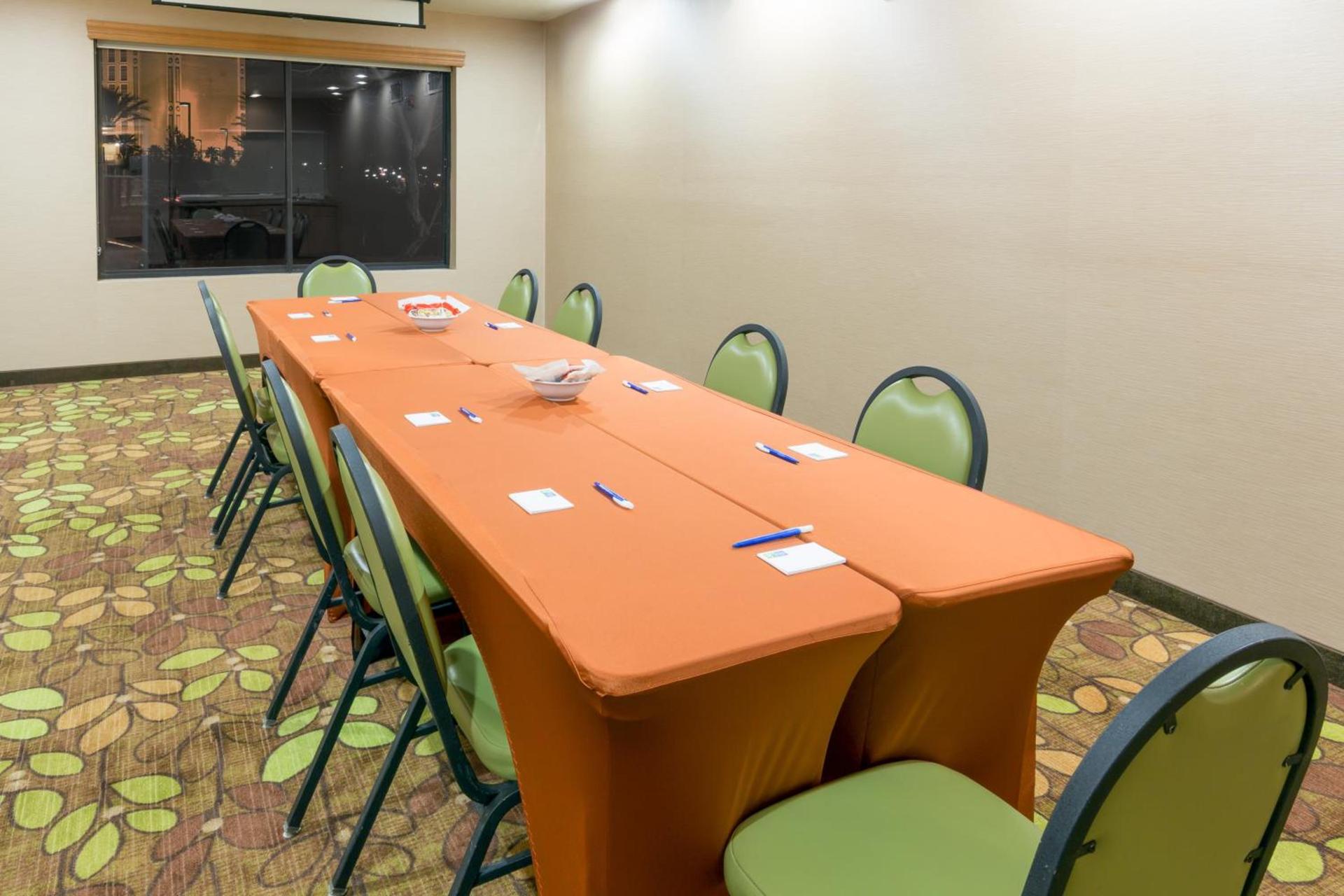 Holiday Inn Express Hotel and Suites - Henderson by IHG photo 36