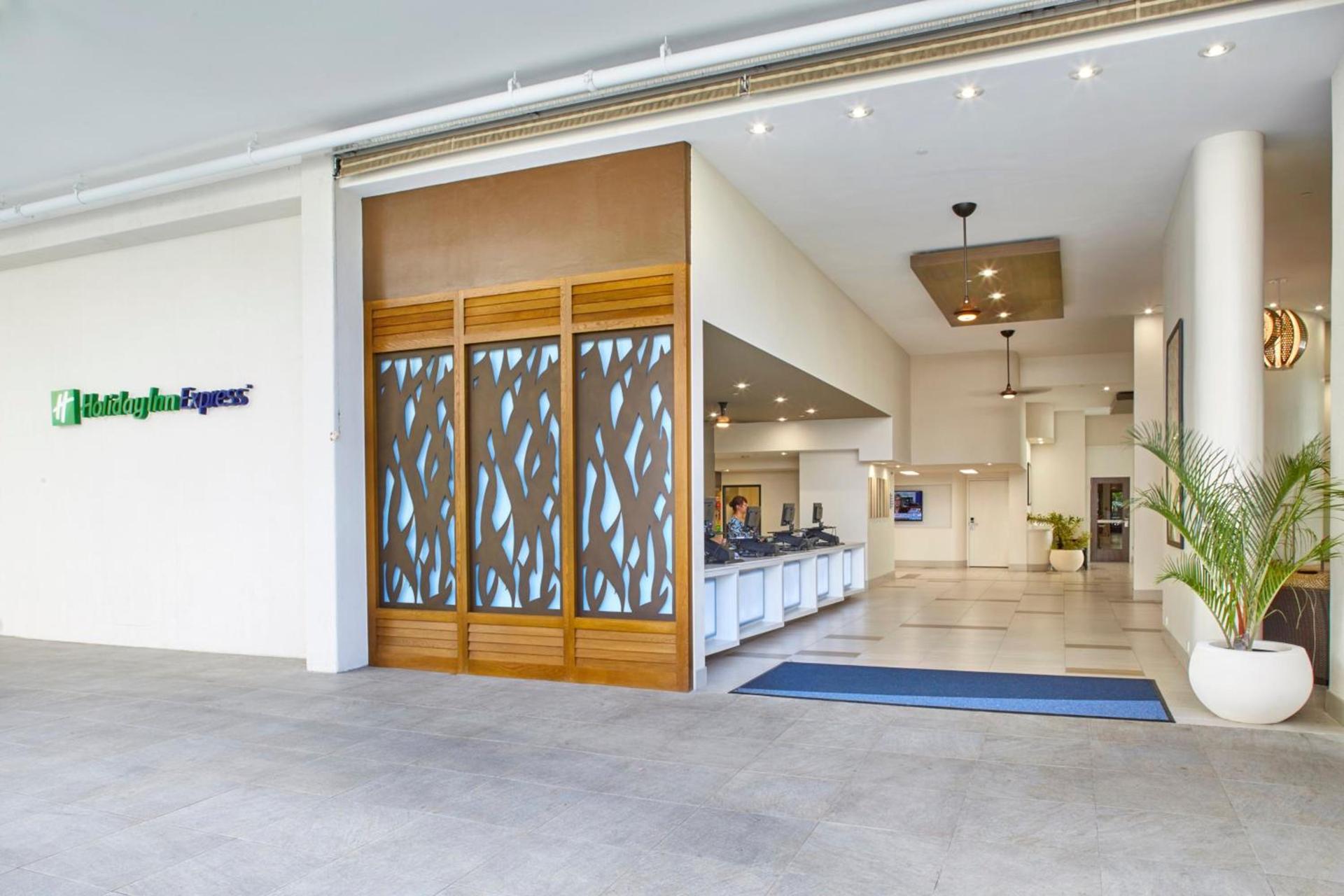 Holiday Inn Express Waikiki by IHG photo 2