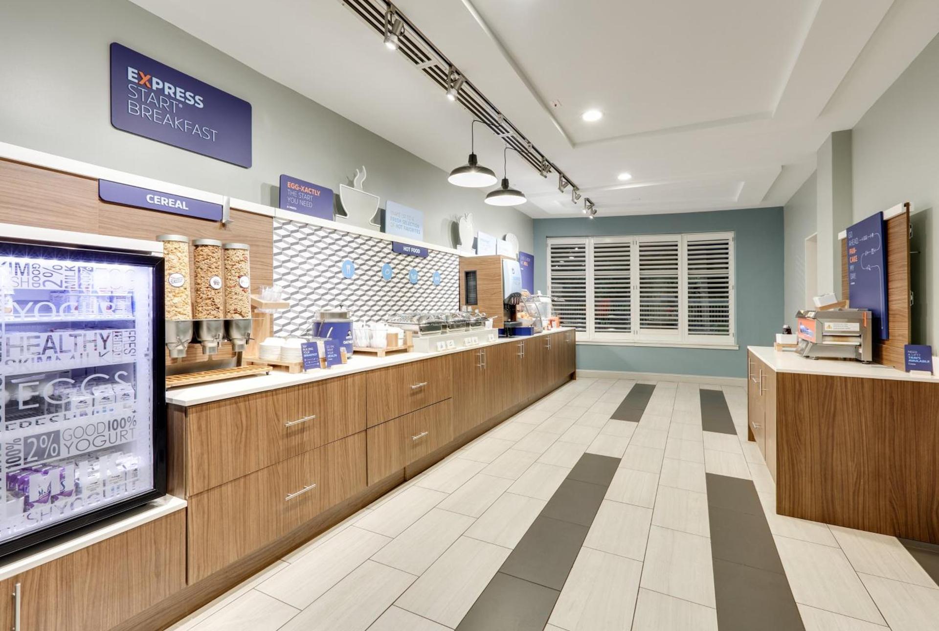 Holiday Inn Express Hotel & Suites Dublin by IHG photo 21