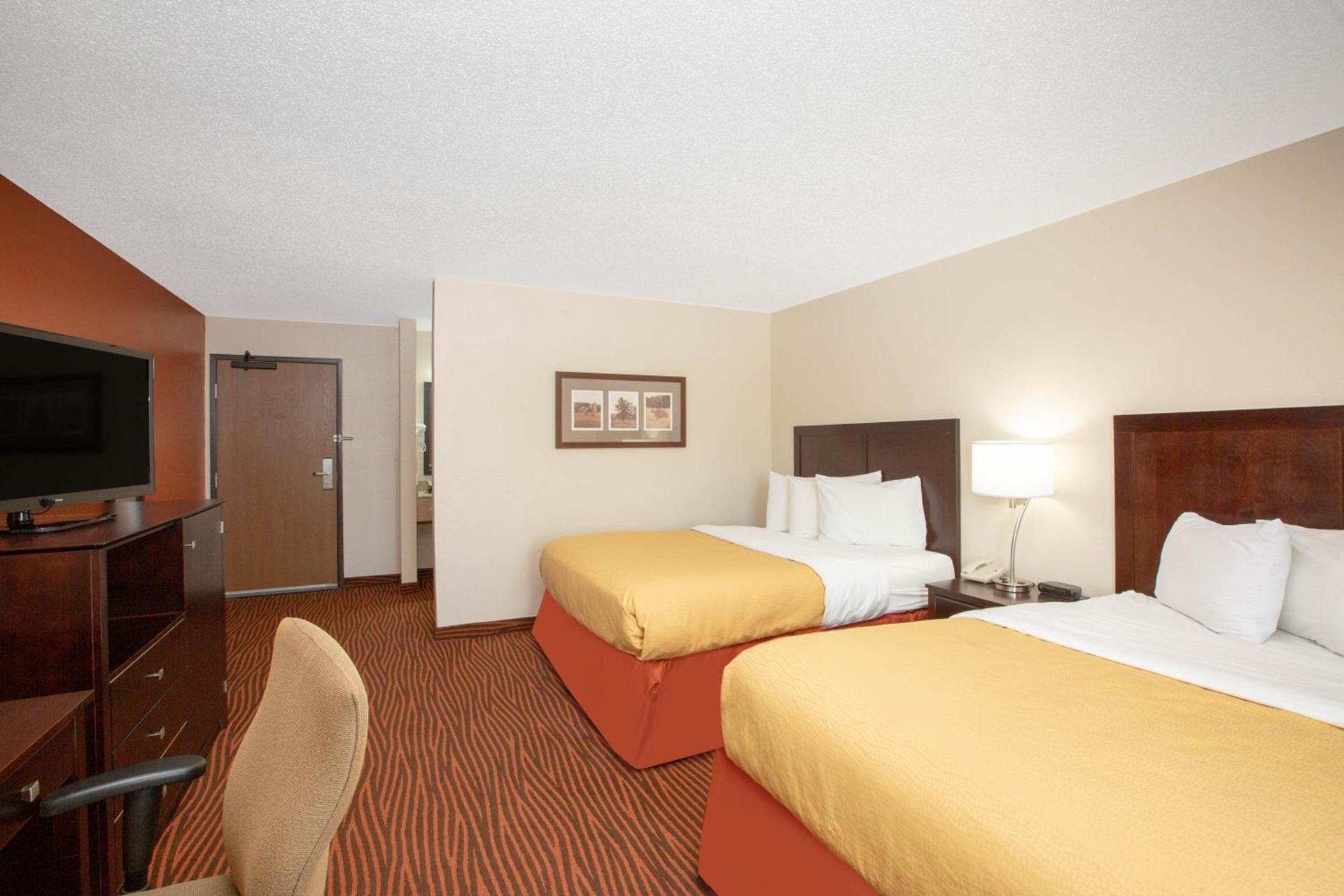 AmericInn by Wyndham Muscatine photo 6