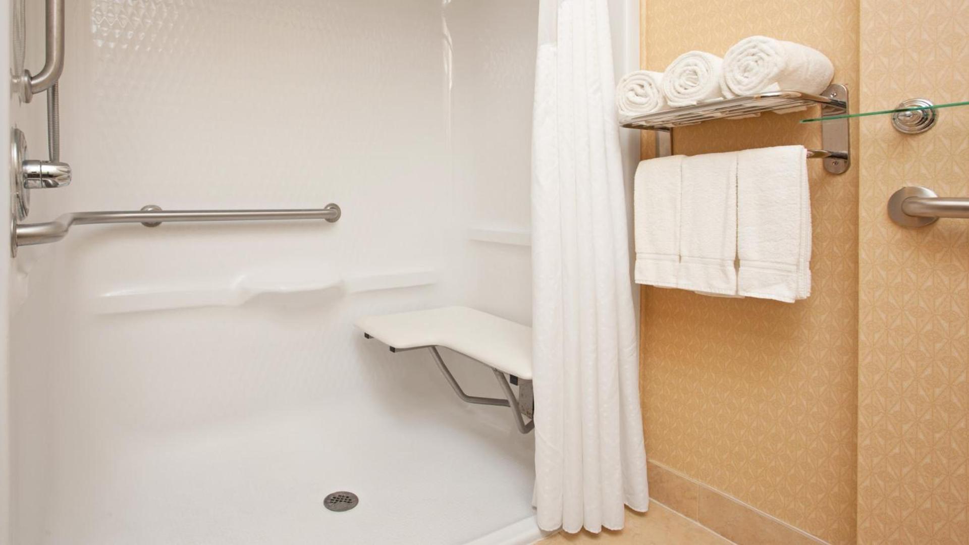 Holiday Inn Express and Suites Allentown West by IHG photo 37