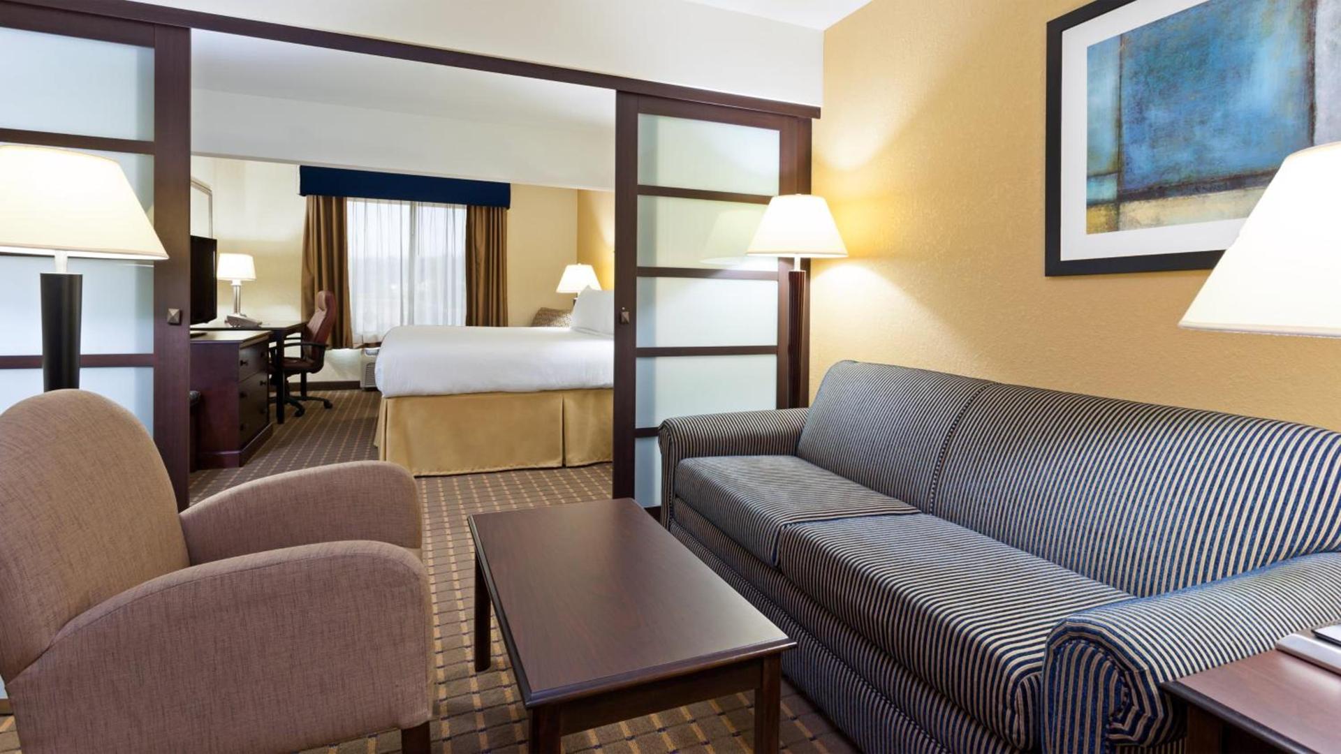 Holiday Inn Express and Suites Allentown West by IHG photo 47