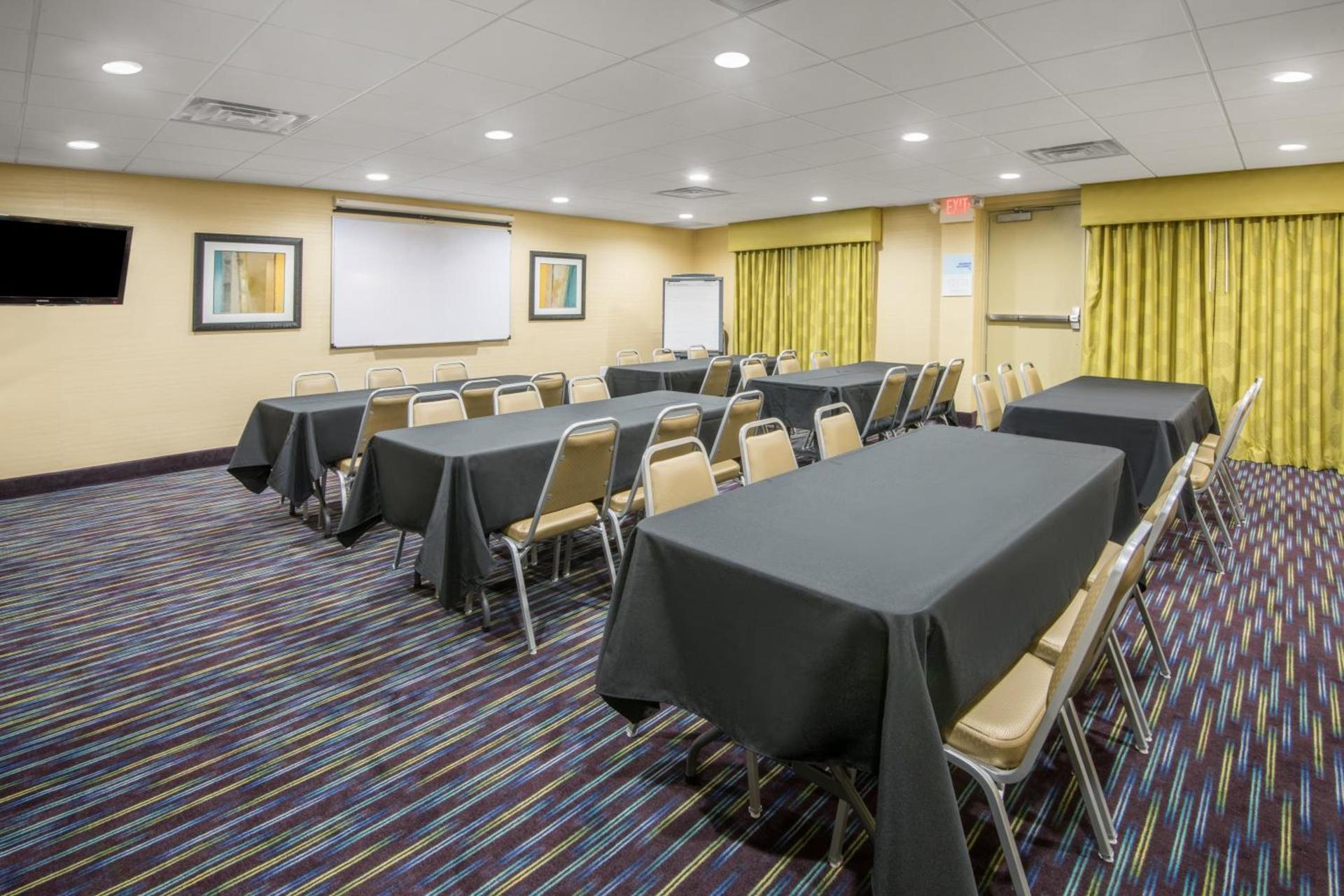 Holiday Inn Express Hotel & Suites Ashland by IHG photo 36