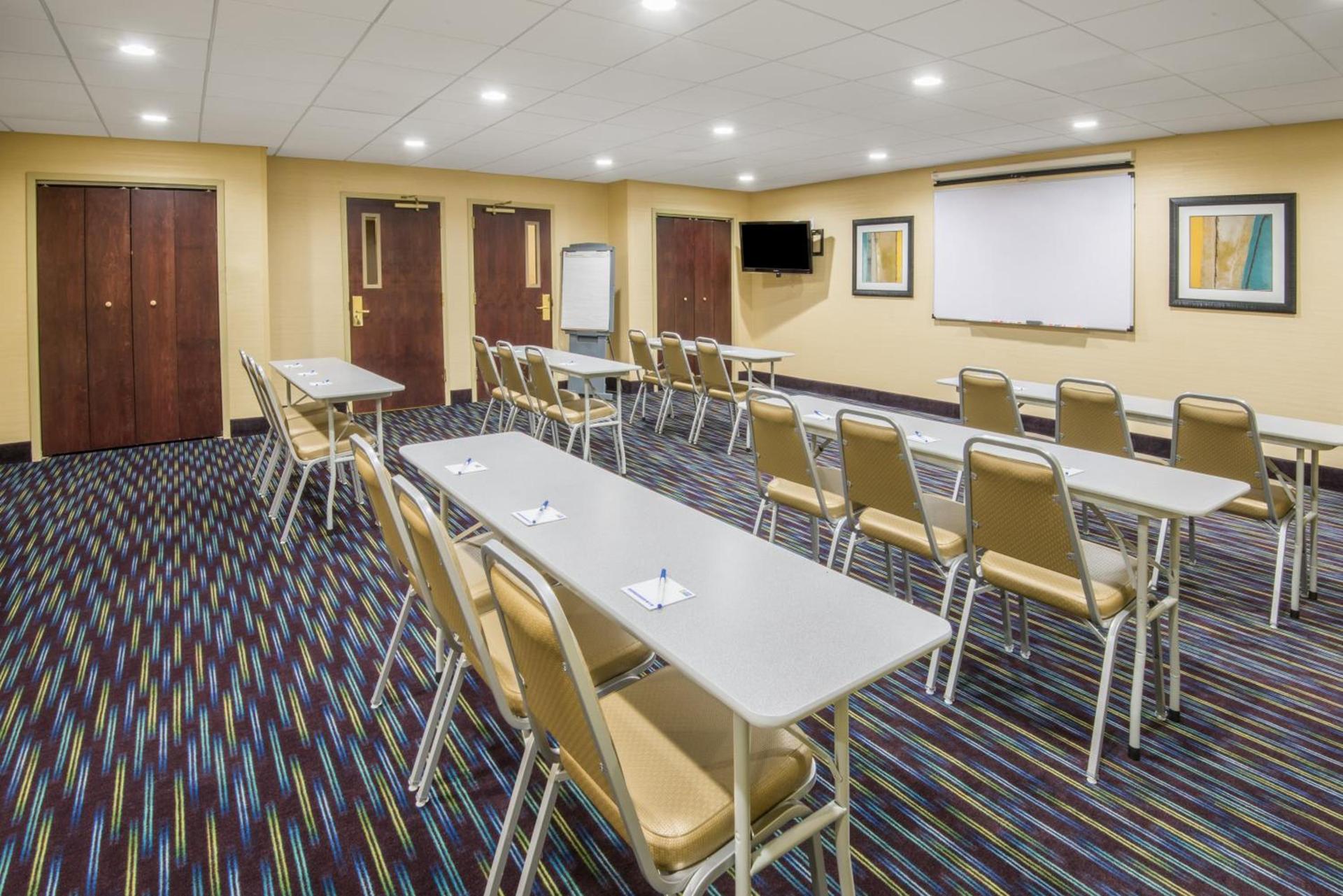 Holiday Inn Express Hotel & Suites Ashland by IHG photo 35