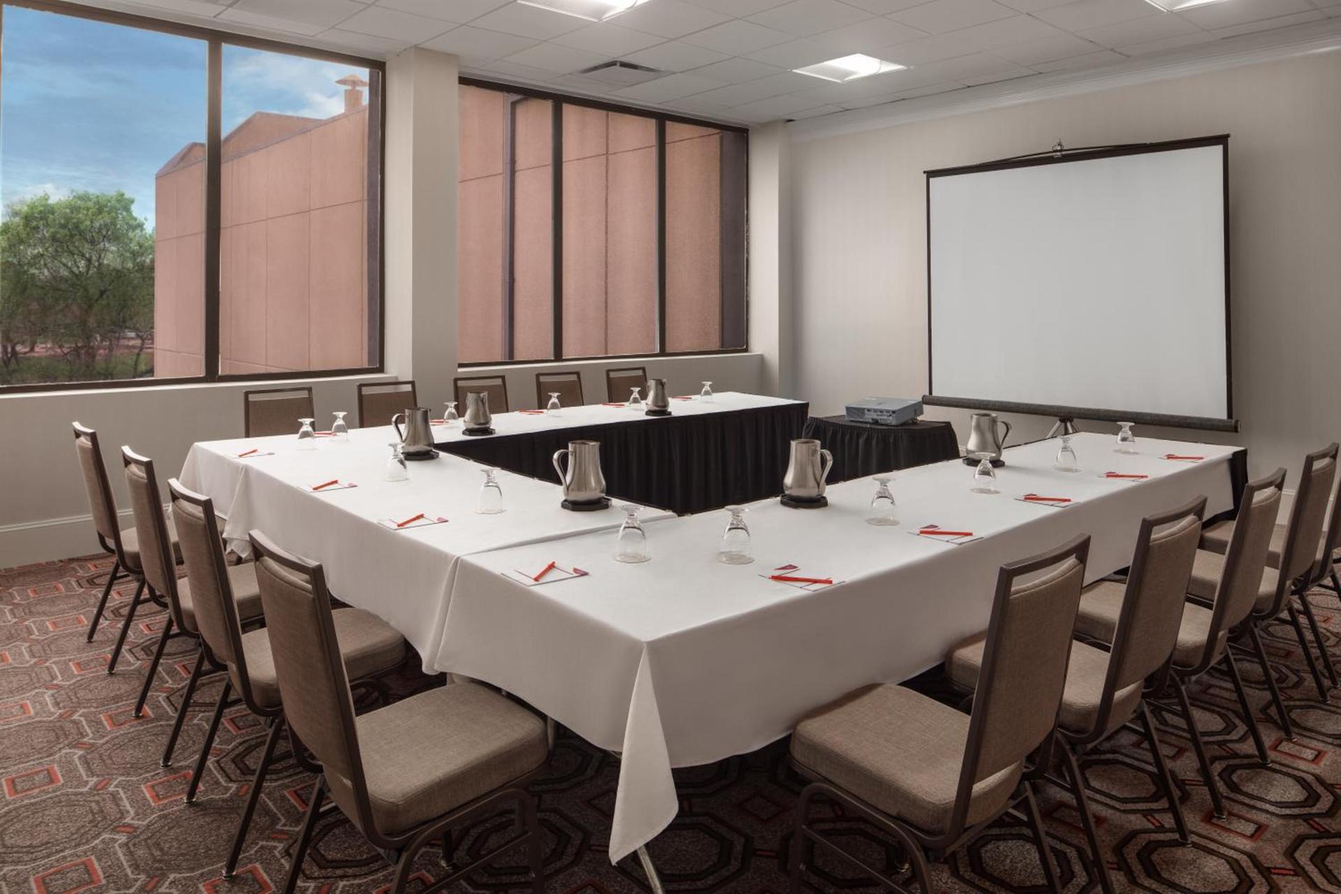 Crowne Plaza Dallas Market Ctr - Love Field, an IHG Hotel photo 11